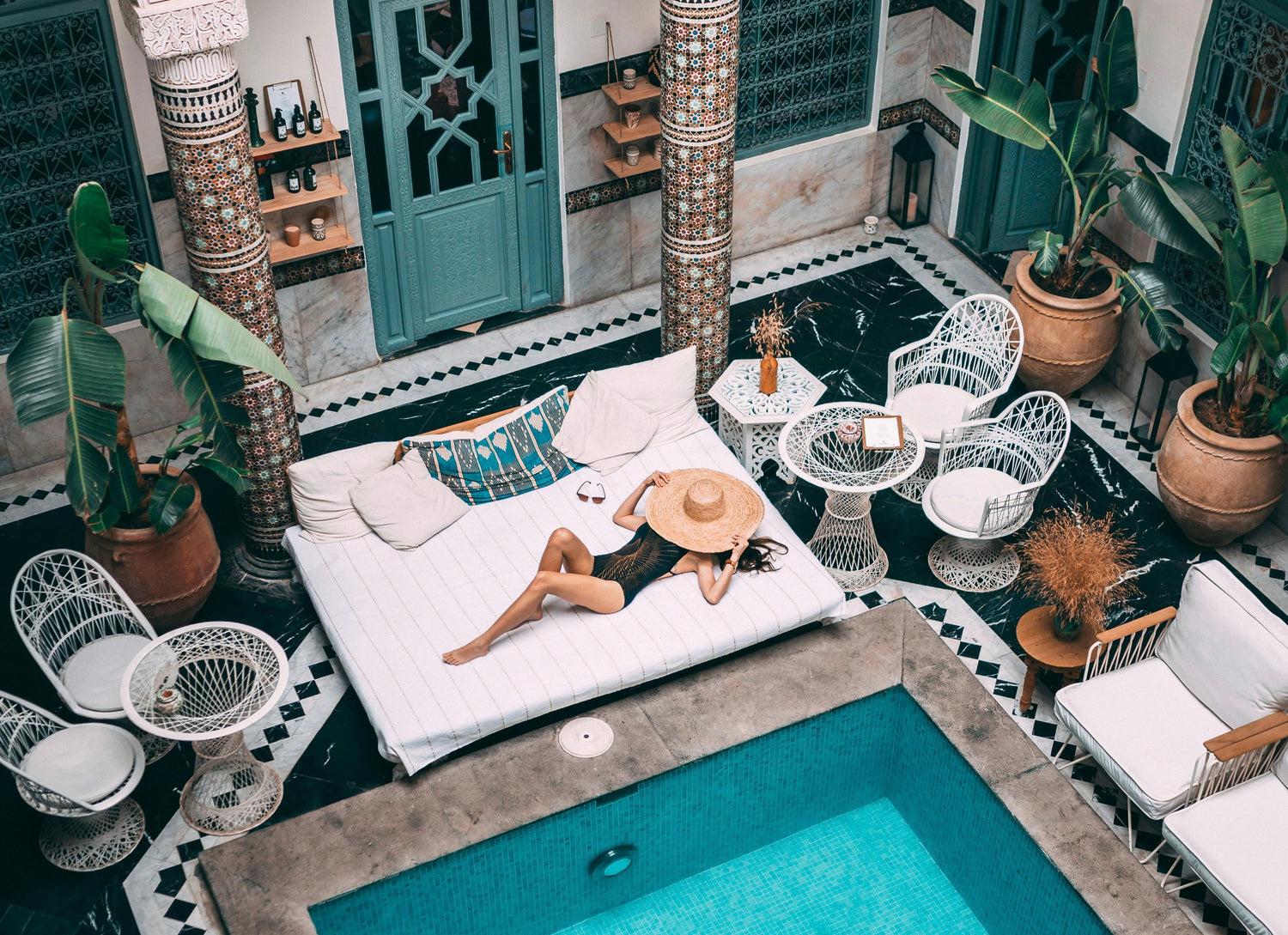 Lyxmode hösten 2025 – mocka, mjuka lager och eleganta accessoarer