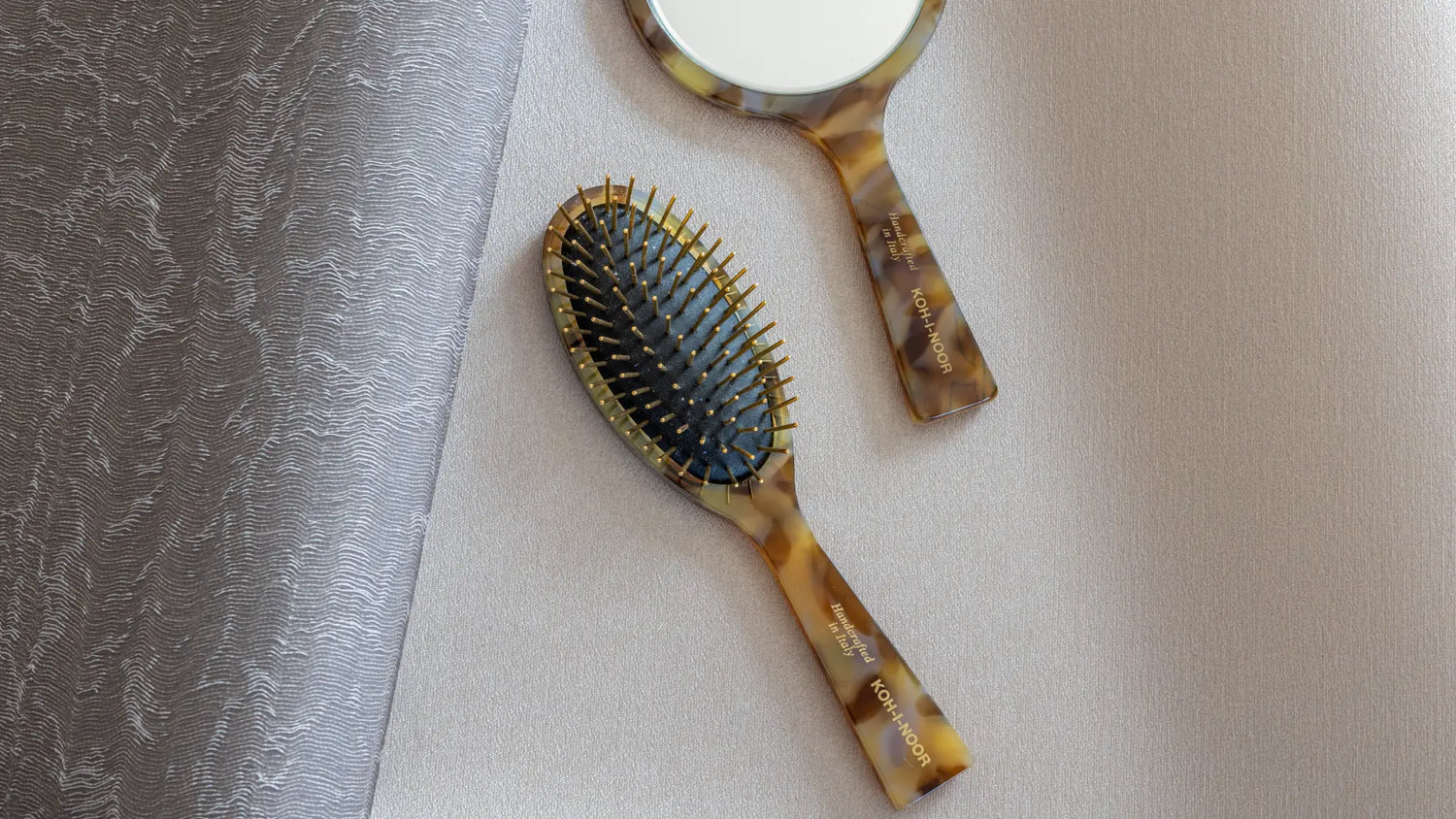 Välj rätt borste för din hårtyp och njut av en lyxigare skönhetsrutin varje dag.