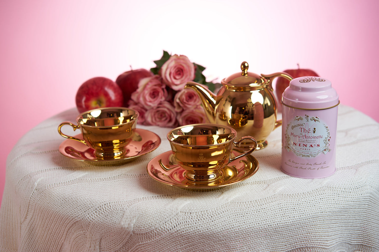 Varför välja Nina’s Paris? Varje kopp bär med sig över 350 års hantverkstradition, där noga utvalda ingredienser och en lyxig smakprofil gör teet till en upplevelse i sig.
