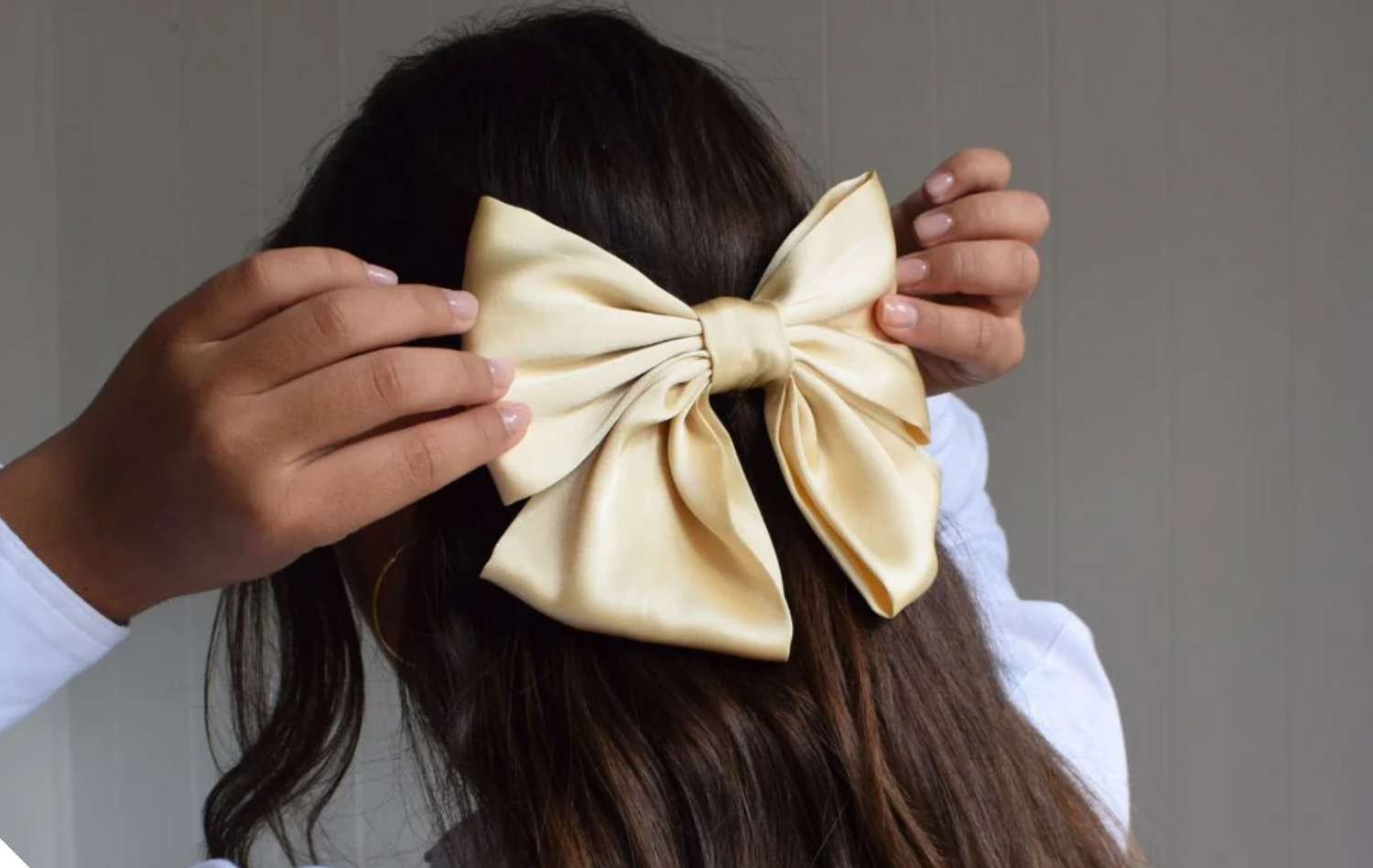 Kombinera höstens hårtrender med siden, hårrosetter och silkes pannband!