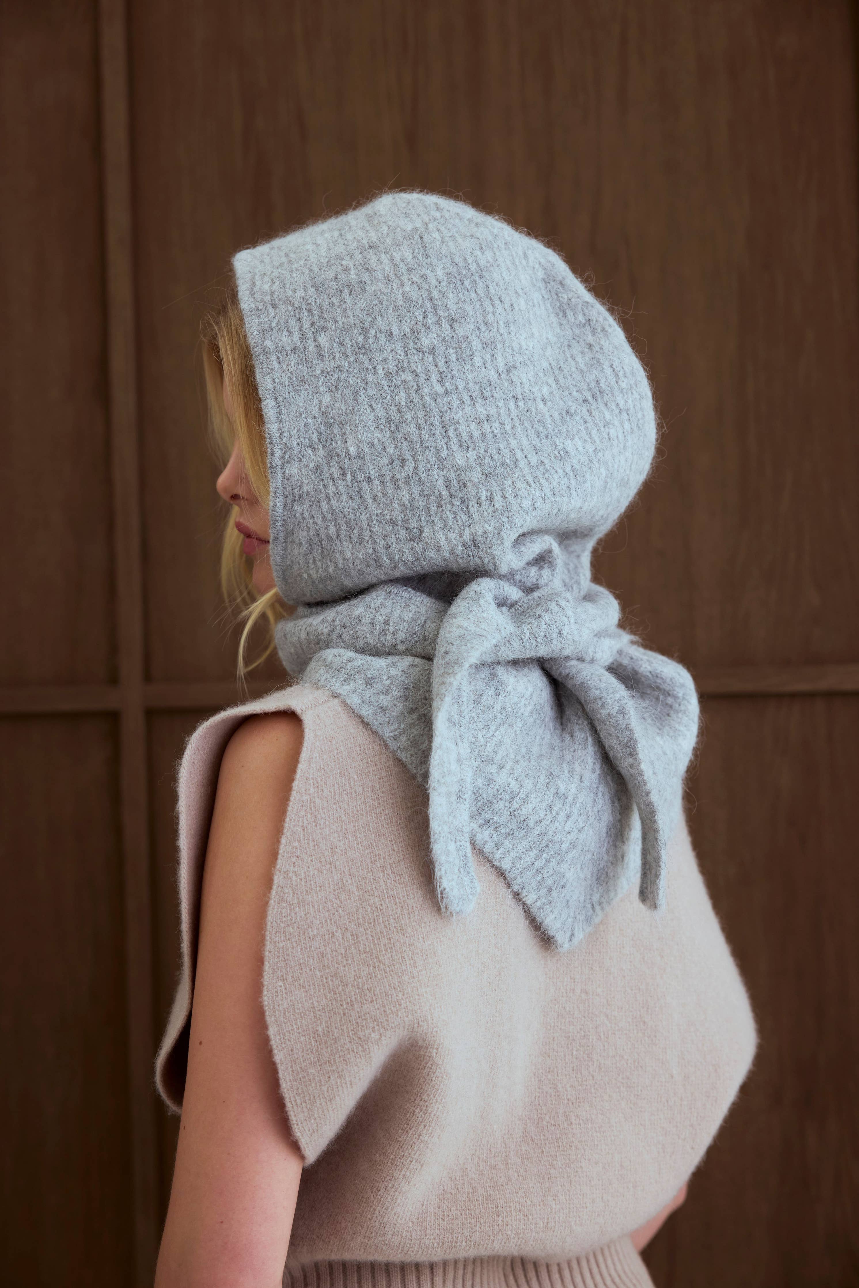 Alpaca Hooded Scarf i Blizzard Grey | Arctic Fox & Co.