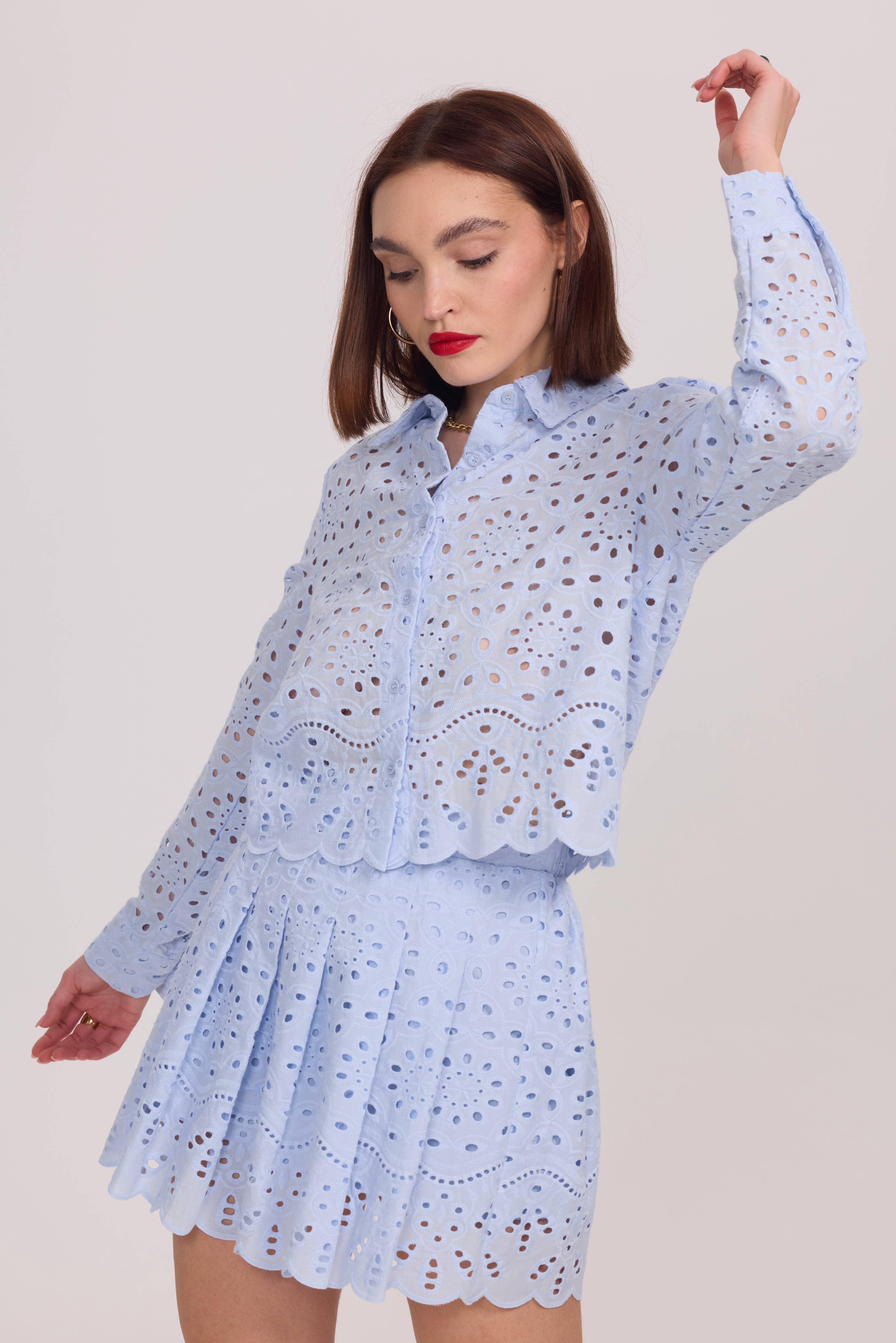 Blus med broderade detaljer – 100 % bomull
