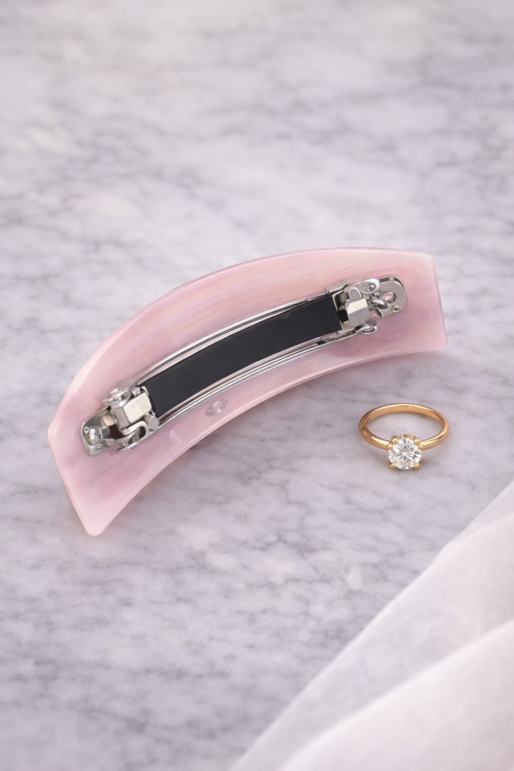 Camille Barrette | Rosafarbene Haarspange mit Perlmutt-Finish