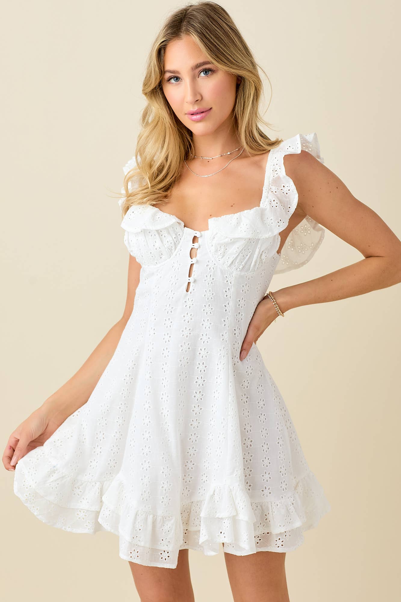 Celeene Dress | Hjärtformad urringning, volanger och broderie anglaise