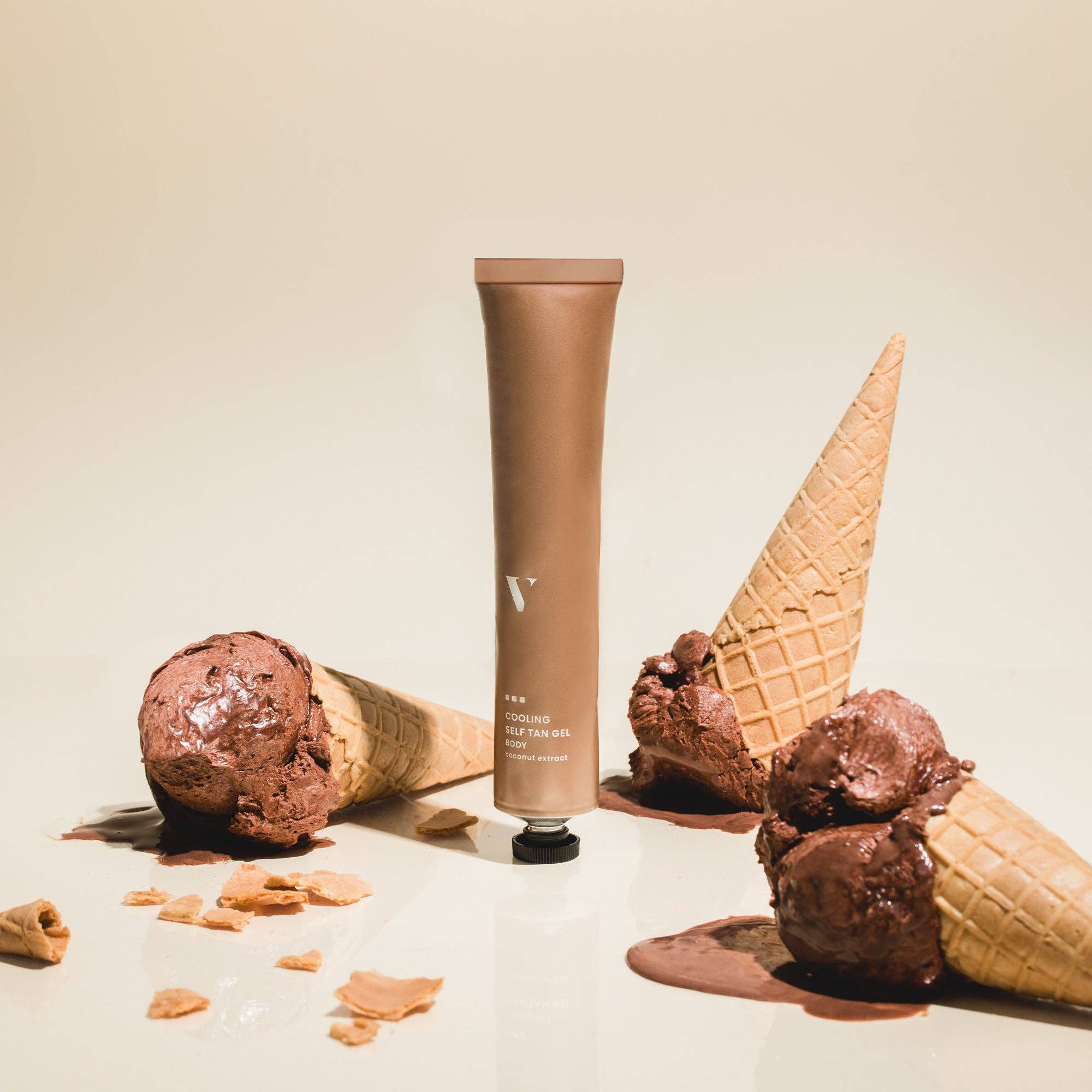 Kylande och skimrande brun-utan-sol-gel för kroppen – Mörk solbränna | 100 ml