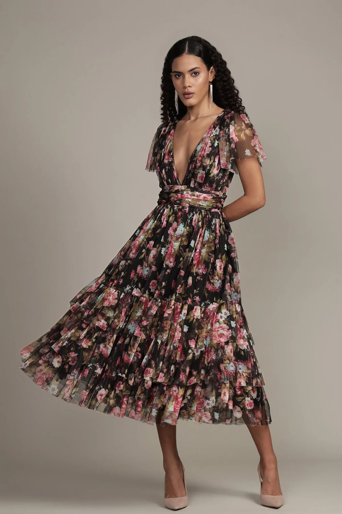 Lace & Beads – Madison Schwarzes Midikleid aus floralem Tüll