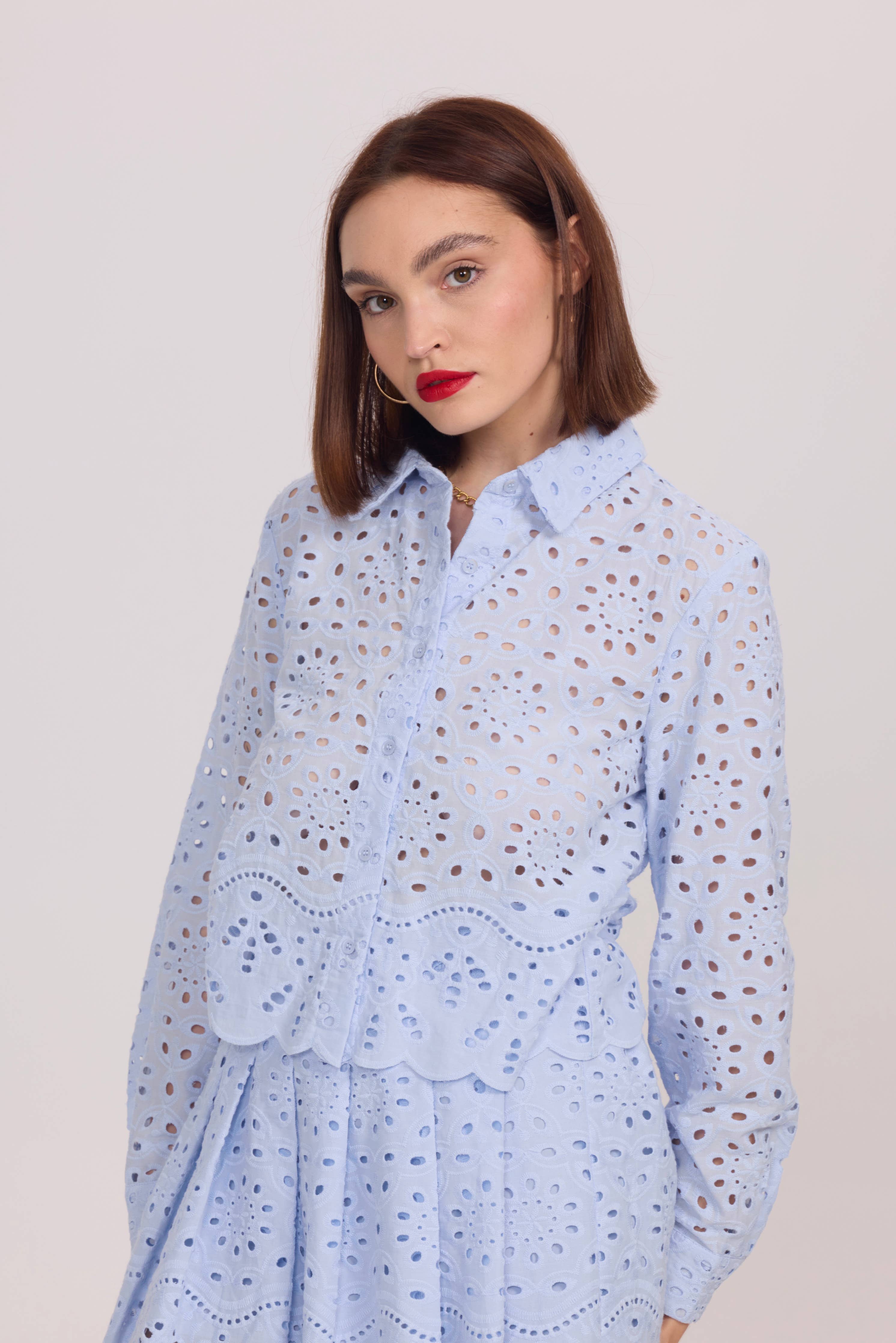 Blus med broderade detaljer – 100 % bomull