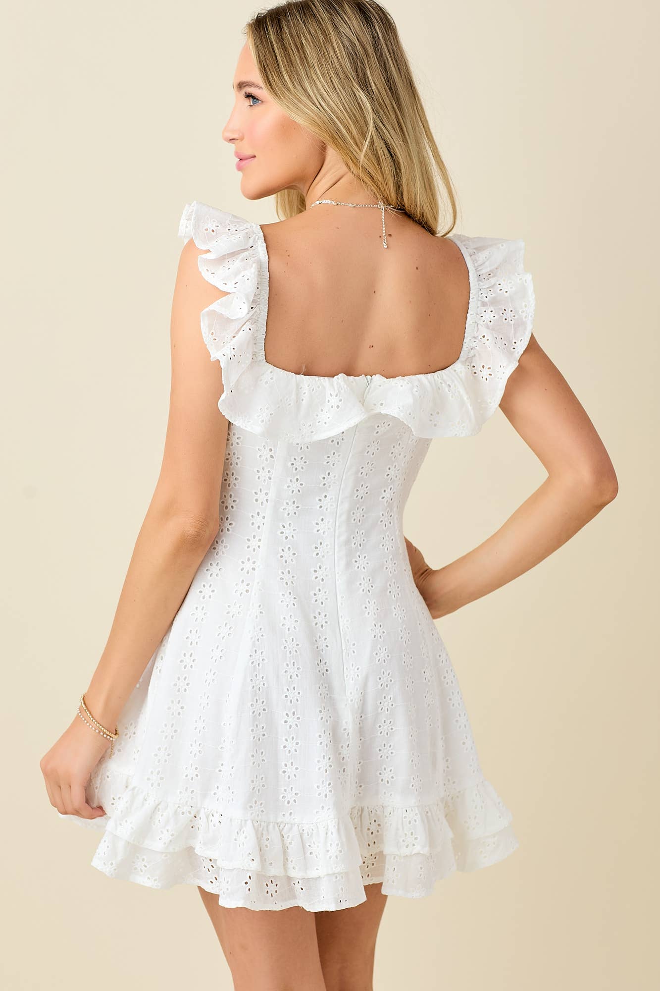 Celeene Dress | Hjärtformad urringning, volanger och broderie anglaise