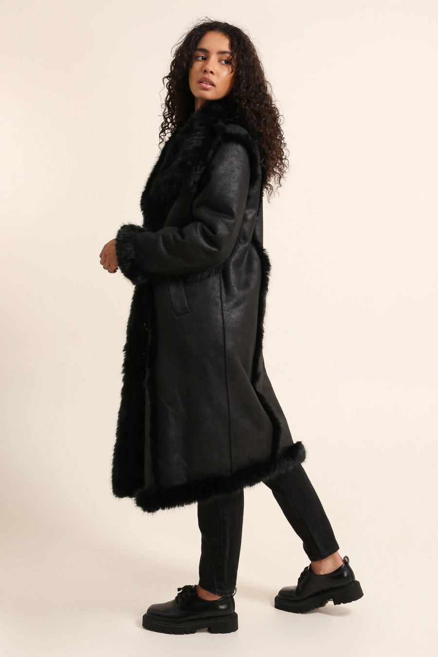 Manteau en faux daim avec fourrure synthétique