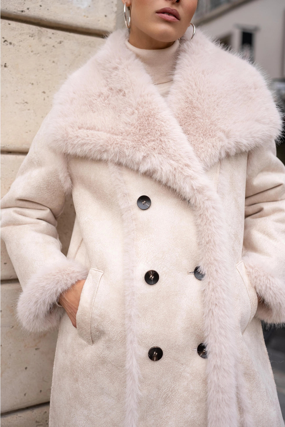 Manteau en faux daim avec fourrure synthétique