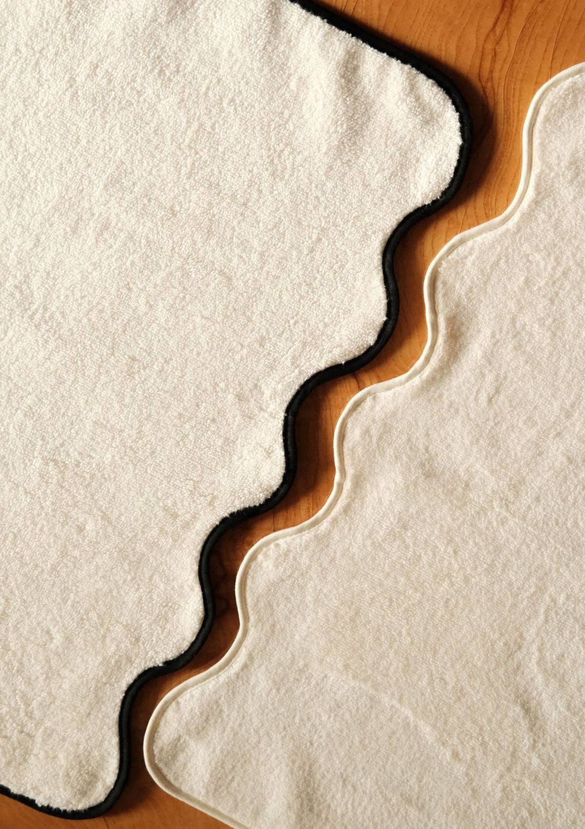 Vågig Badrumsmatta 50×80 cm | Tomète