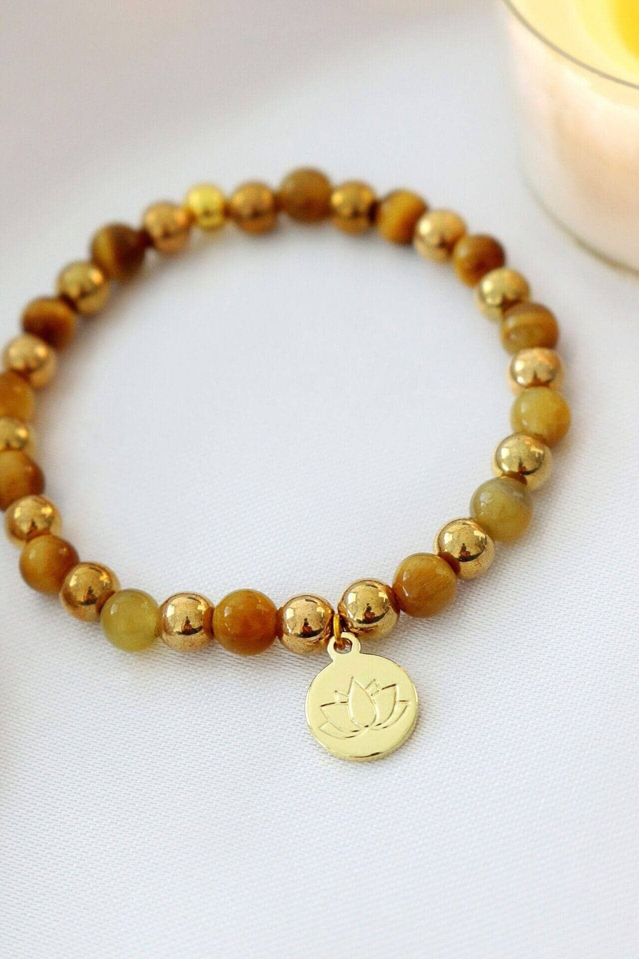 Tigerauge Edelstein Elastisches Armband | 24 Karat Lotus Amulett