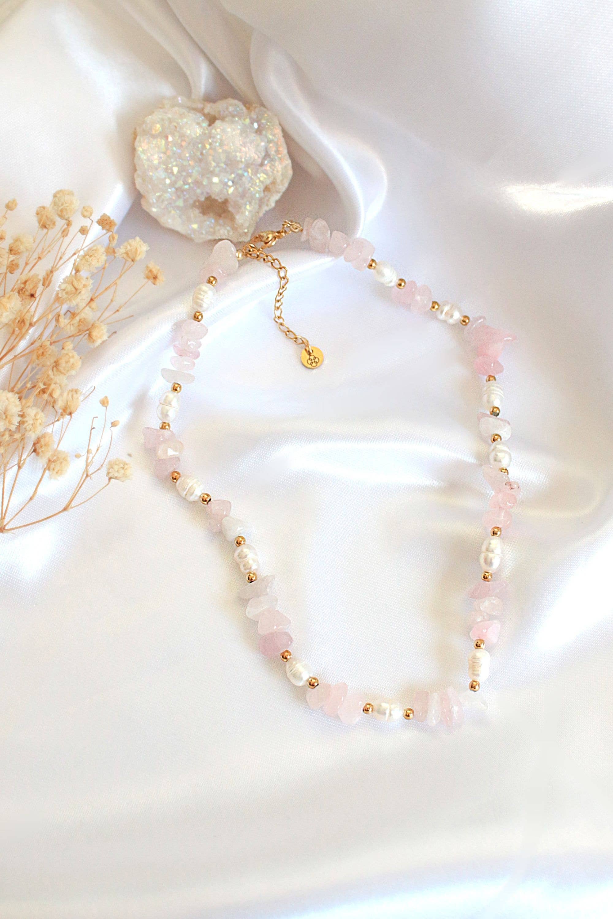 Handgefertigter Choker | Rosenquarz & Süßwasserperlen