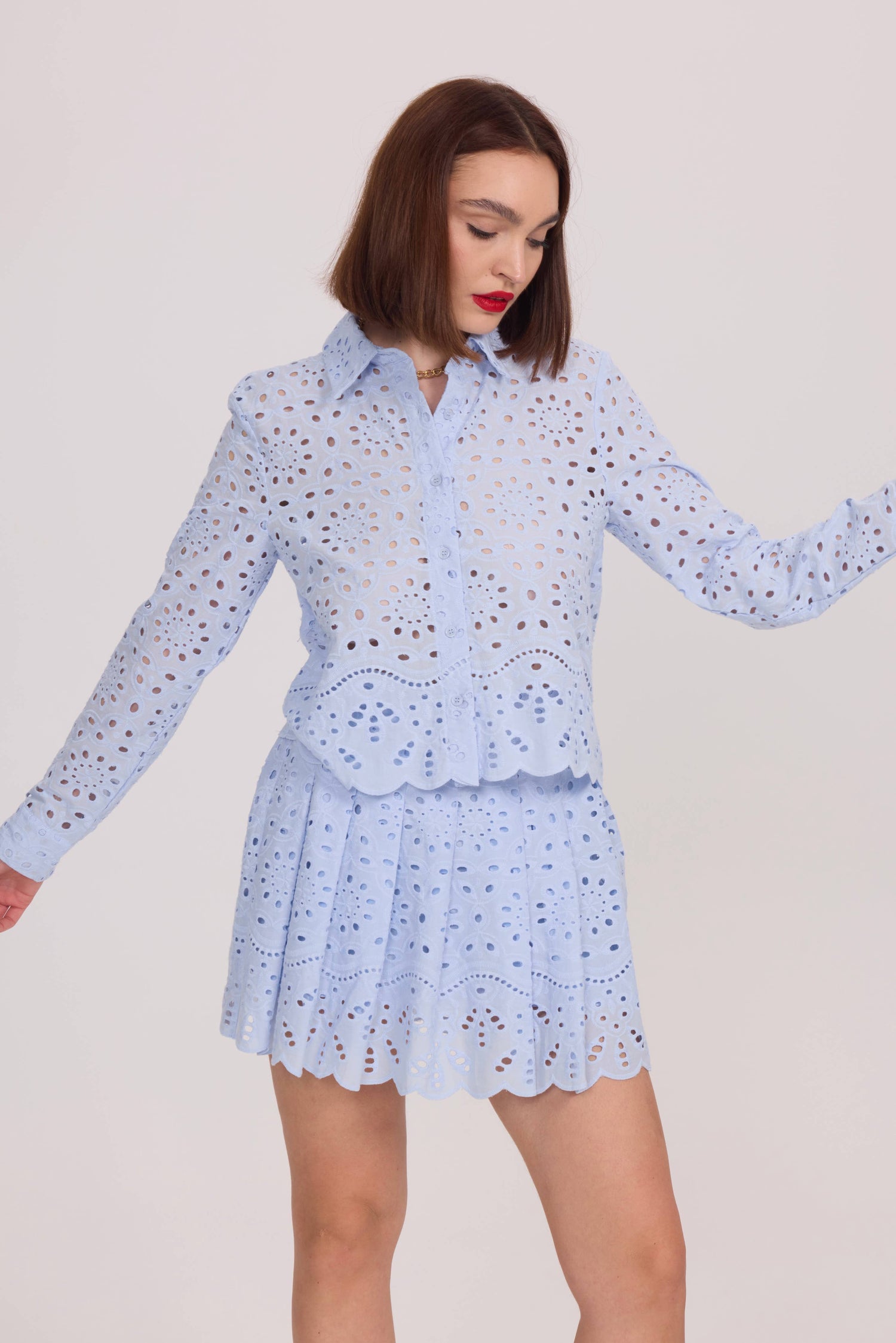 Kort kjol med spetsdetaljer – 100 % bomull