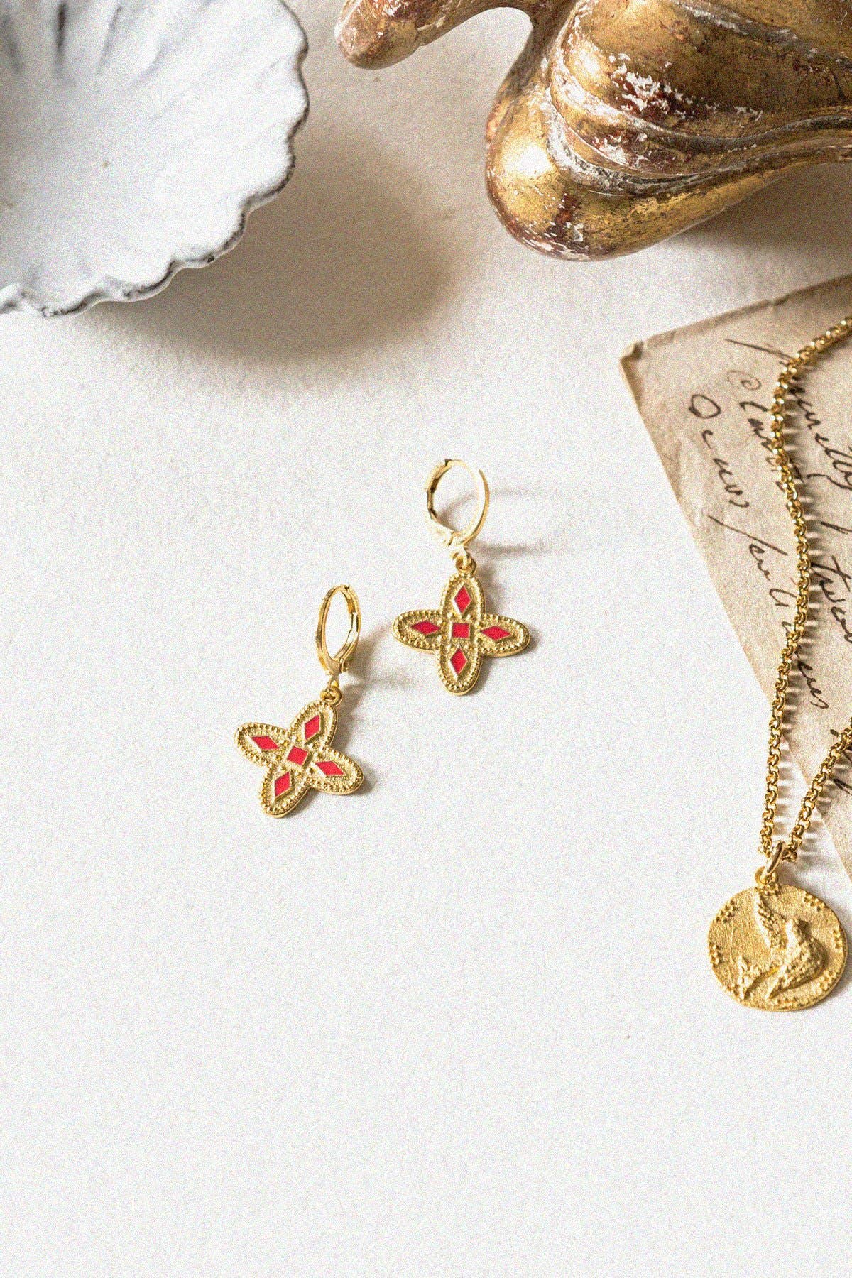 Guldörhängen Adriana med röd mandarin | Bacci Paris