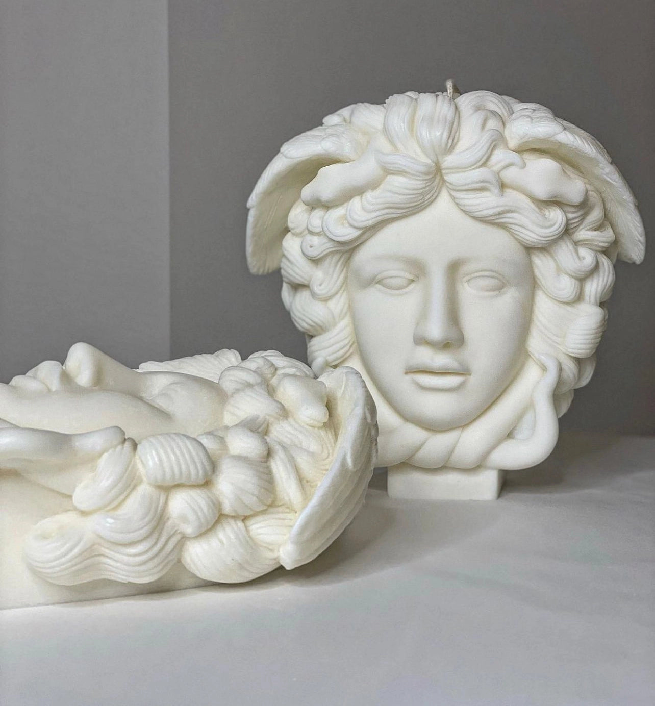 Medusa Sculpture - Organic Scented Candles of Soy & Rapeseed Wax from France