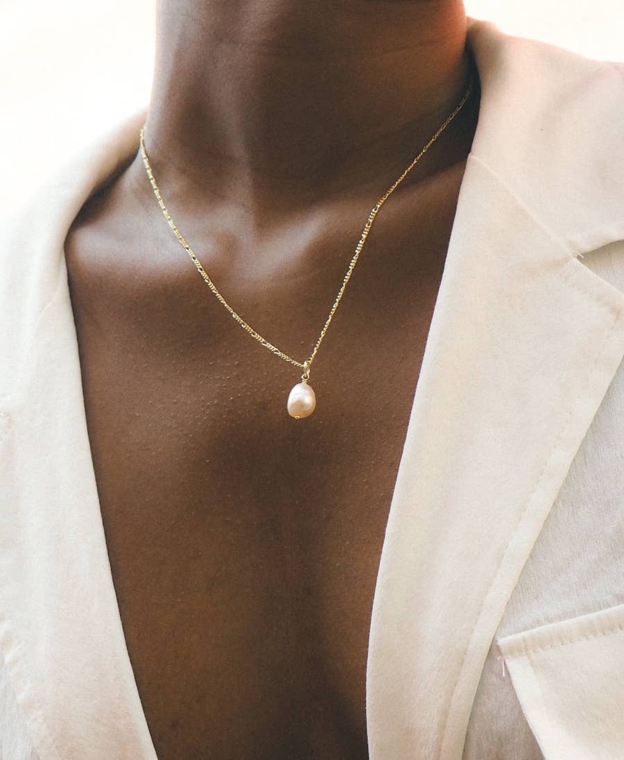 Cara Pearl Pendant – Handgjord elegans med pärla i 18k guldplätering