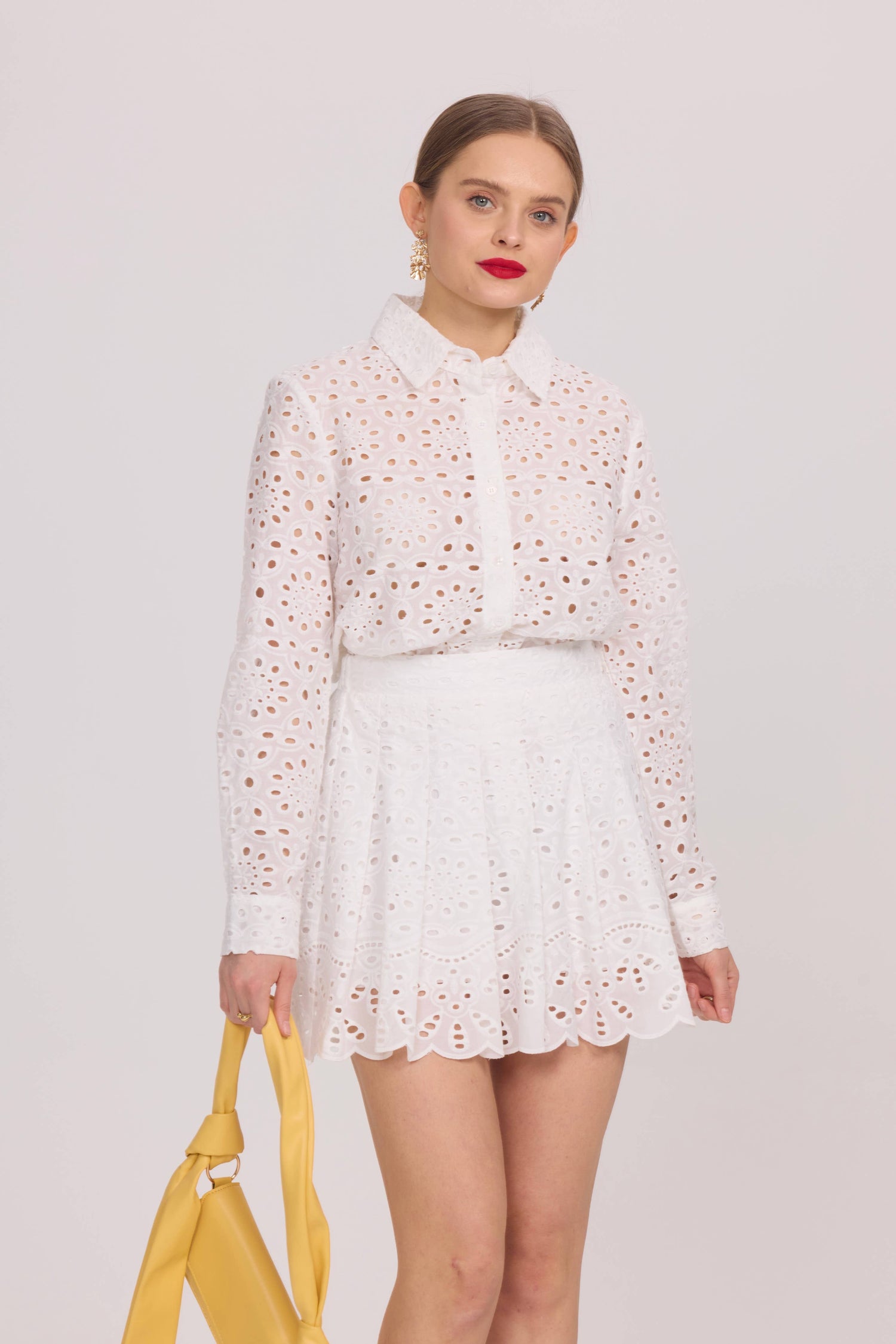 Blus med broderade detaljer – 100 % bomull