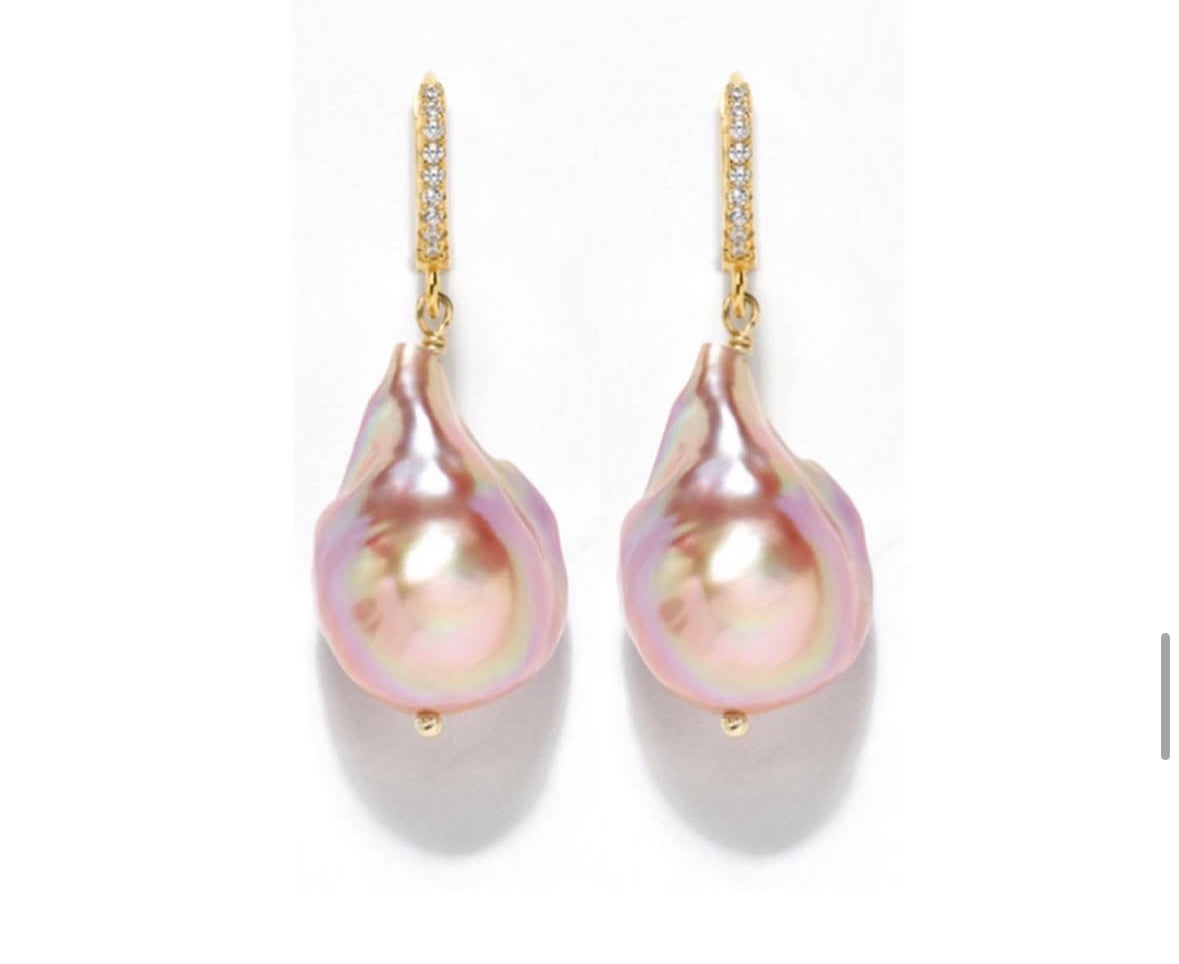 Bea Örhängen | Äkta Rosa Barockpärlor | Guldpläterad | Par