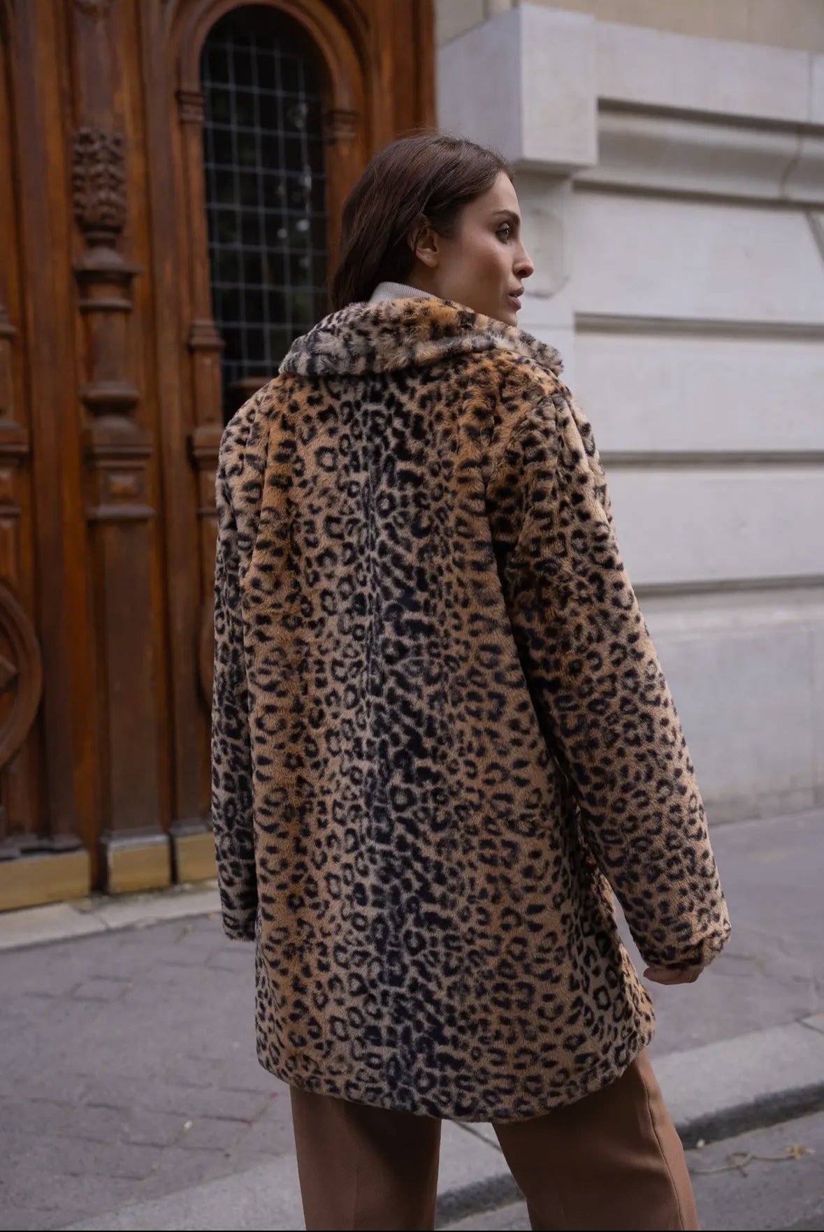 Leoparden-Fellimitat-Mantel