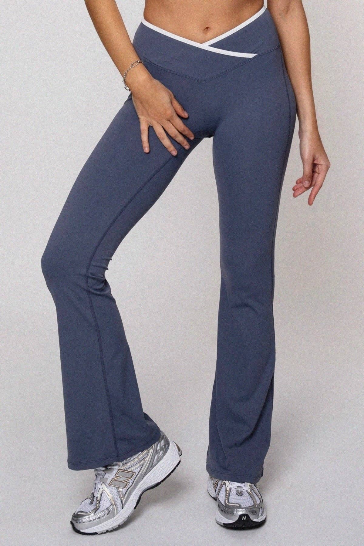 Flare Leggings med Korsad Midja - Ace Collection