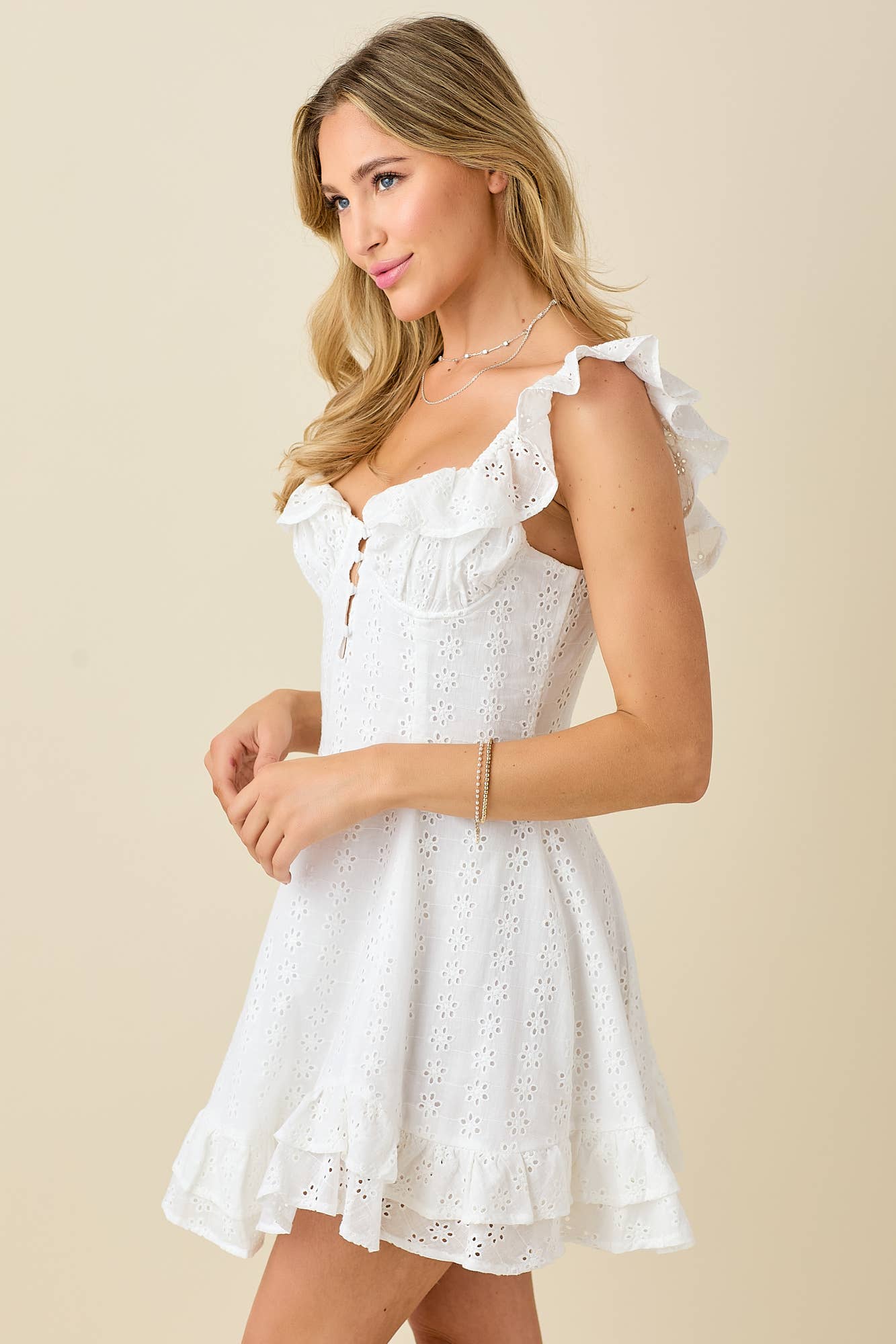 Celeene Dress | Hjärtformad urringning, volanger och broderie anglaise