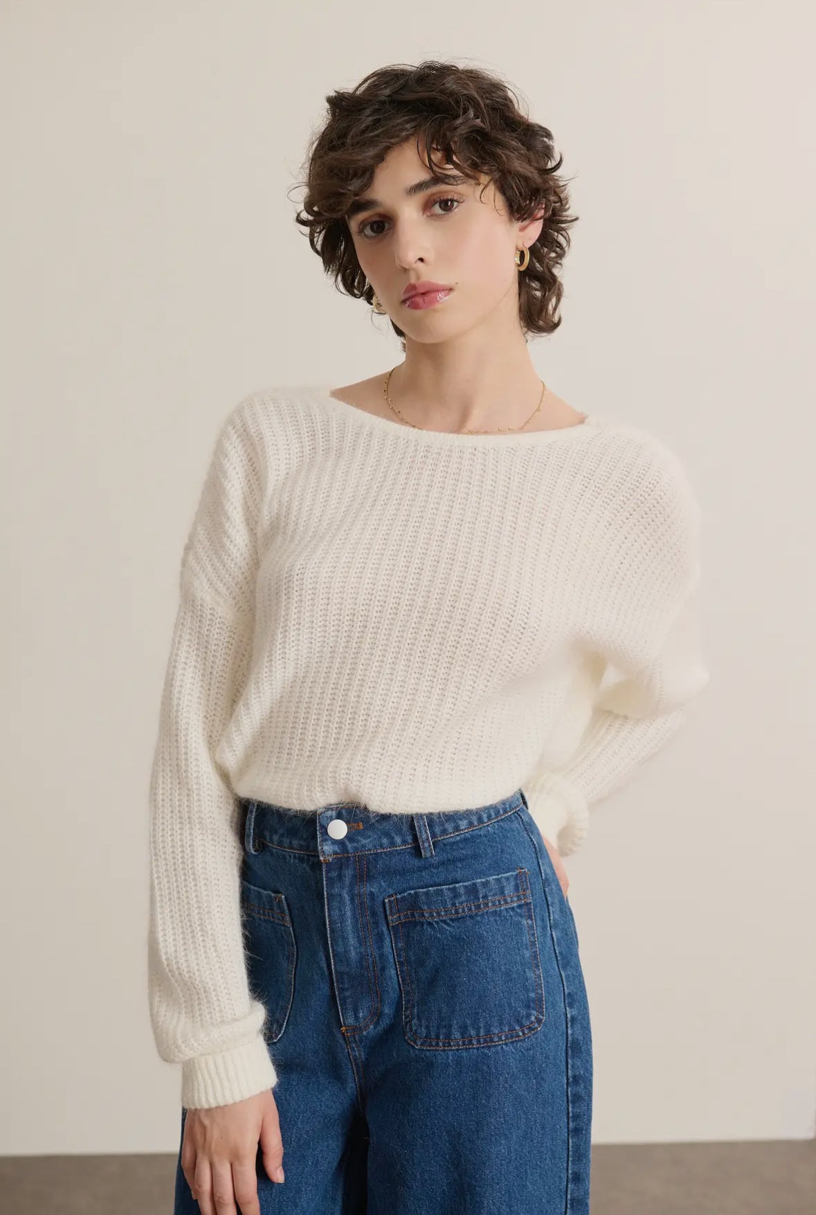 Pull tricoté à manches longues blanc façon mohair