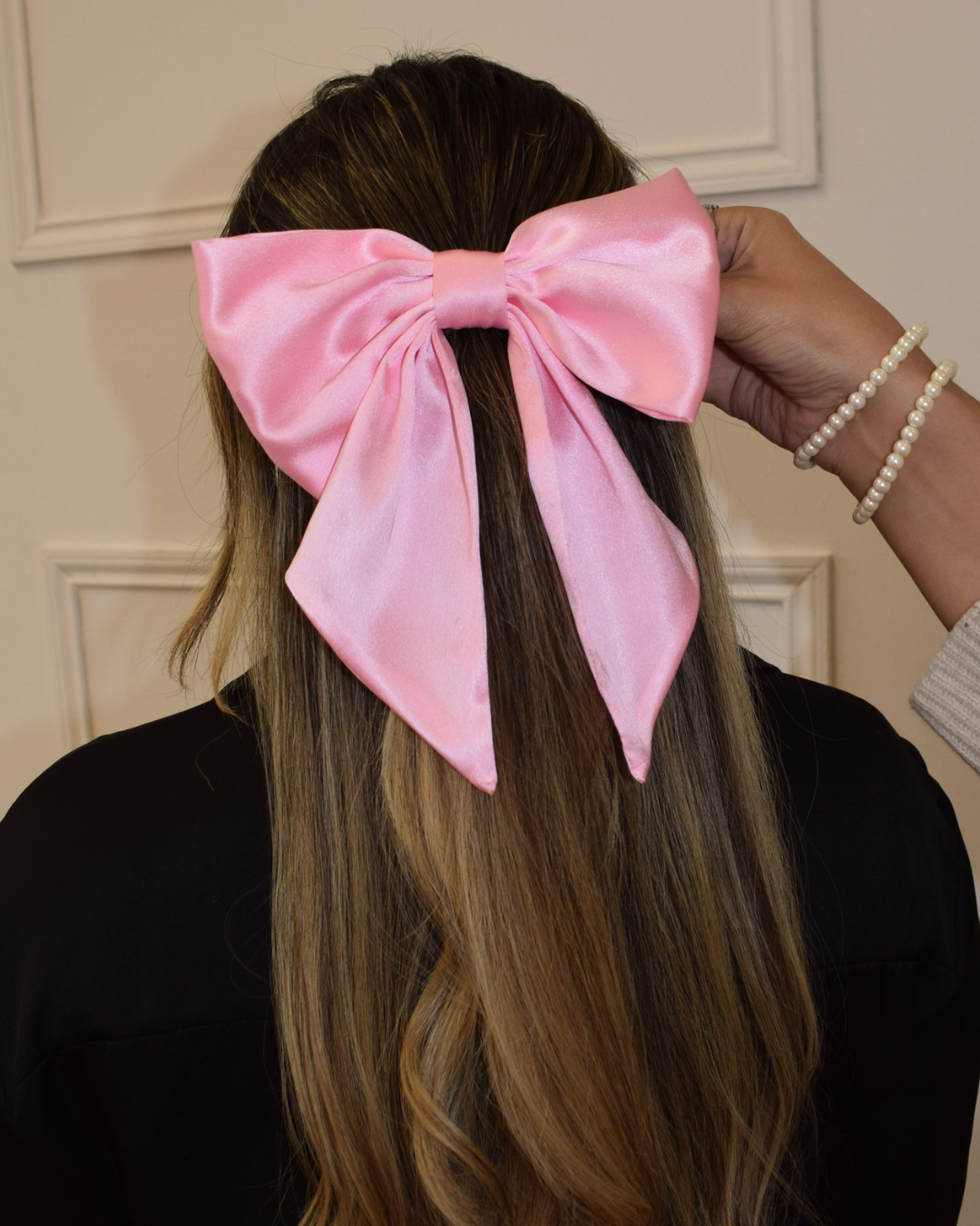 Große pinke Haarschleife