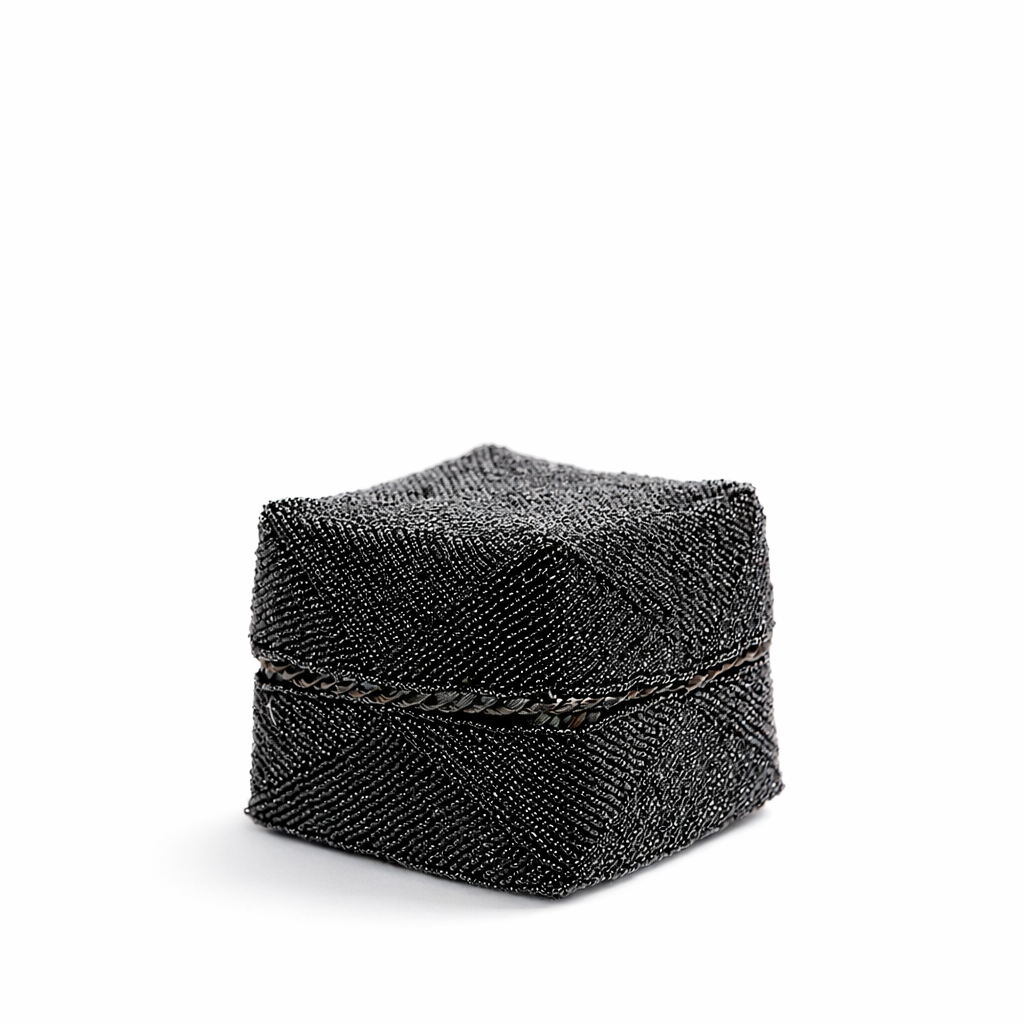 Boîte perlée en bambou – Noir (Grande)