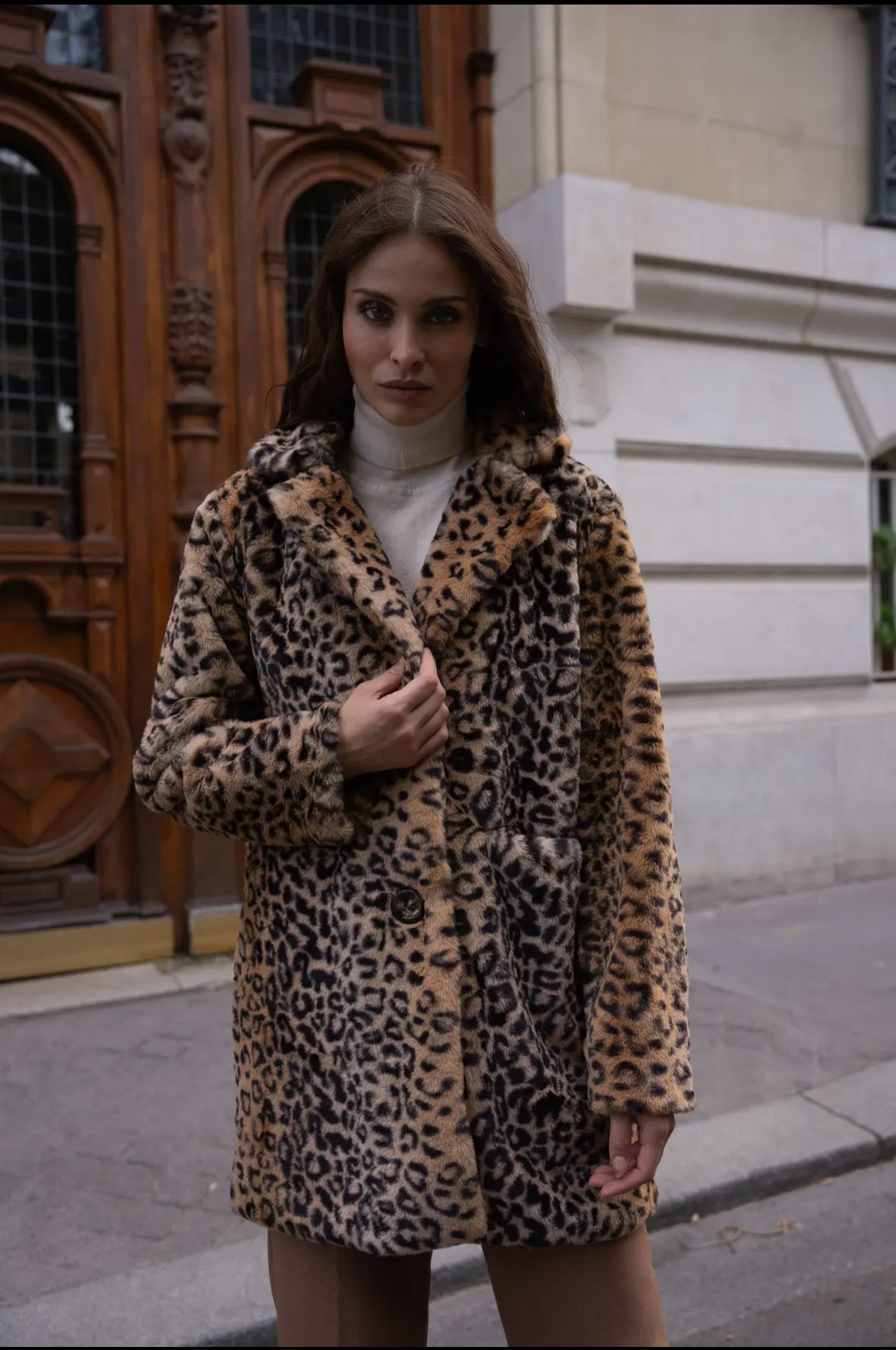 Leoparden-Fellimitat-Mantel