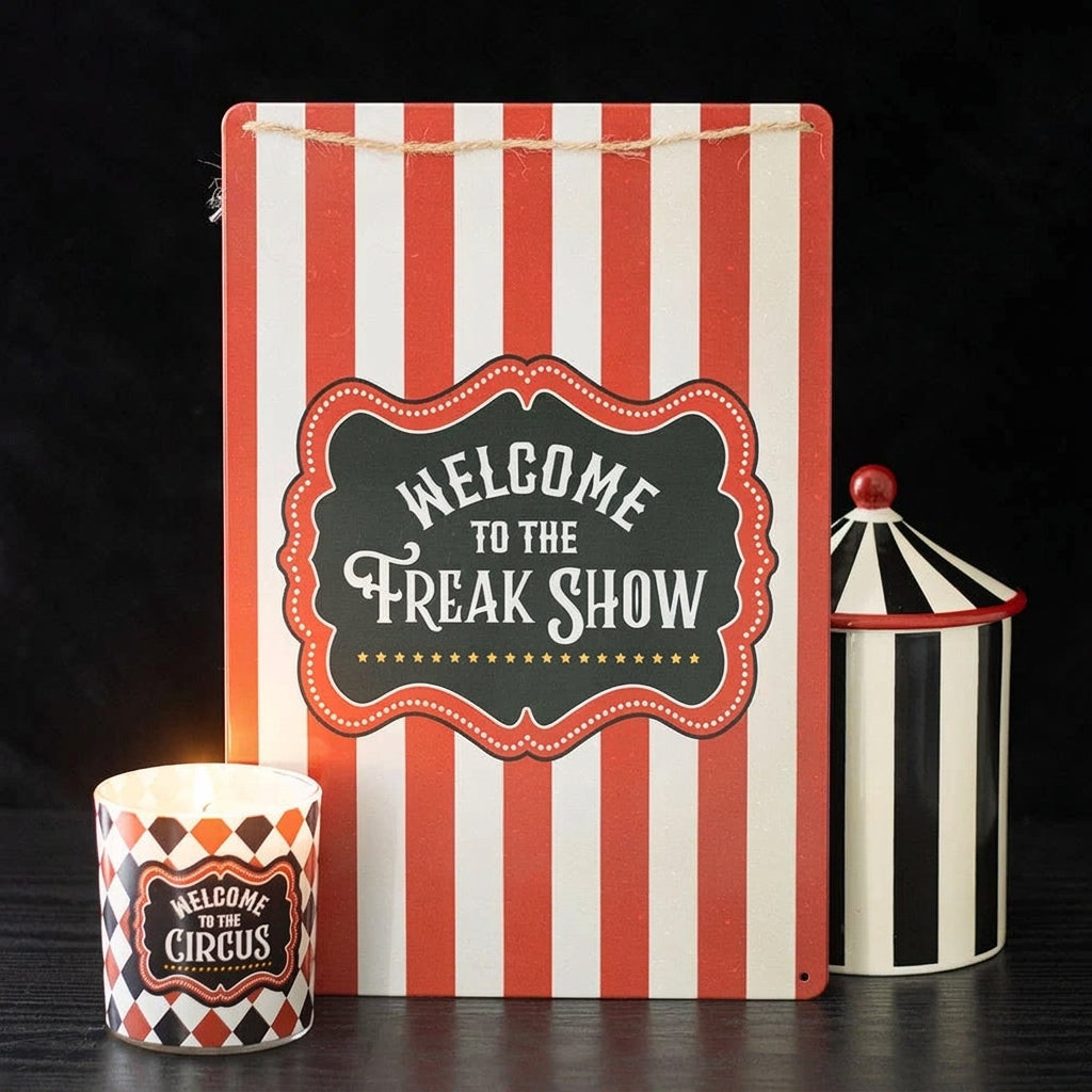 Welcome to the Freak Show – Hängande metallskylt