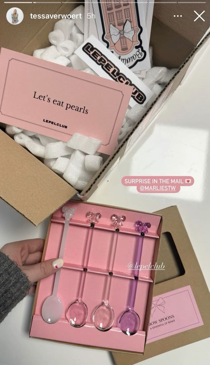 Bow Spoons, LEPELCUB