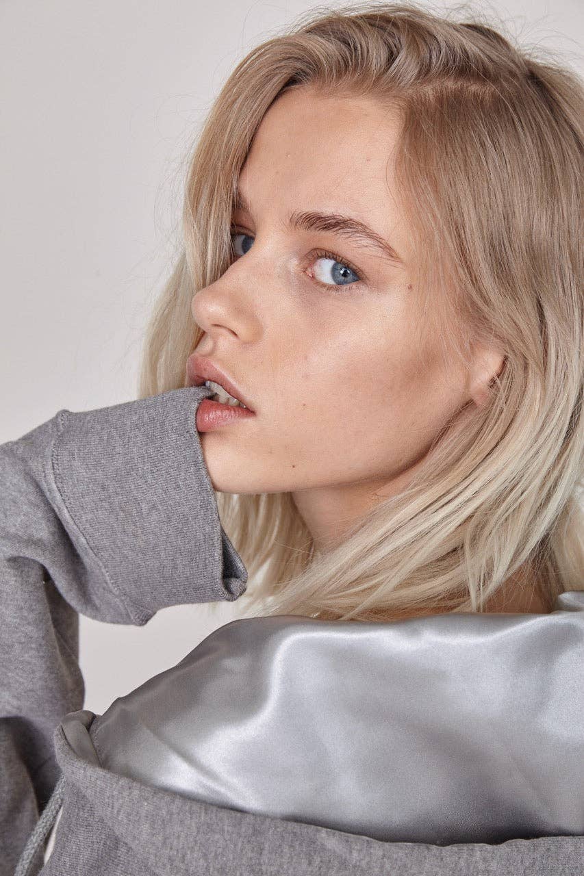 The Cara – hoodie i bomull med satinfoder | The Sept