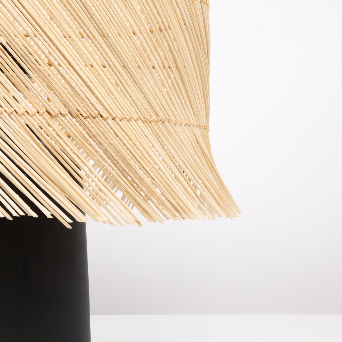 Rattan-Tischleuchte – Schwarz Natur
