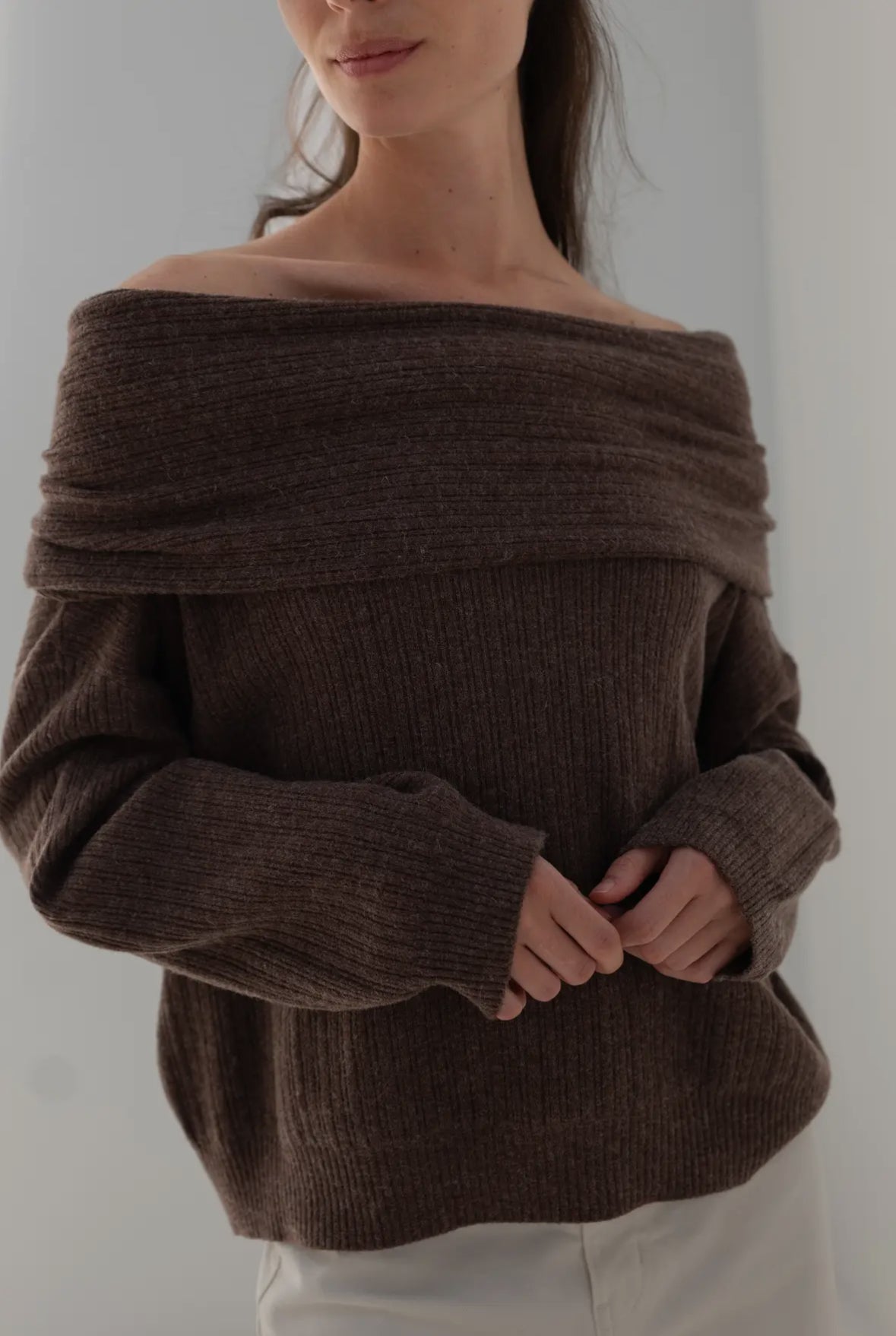 Tröja Dahlia | Elegant off-shoulder-stickad tröja