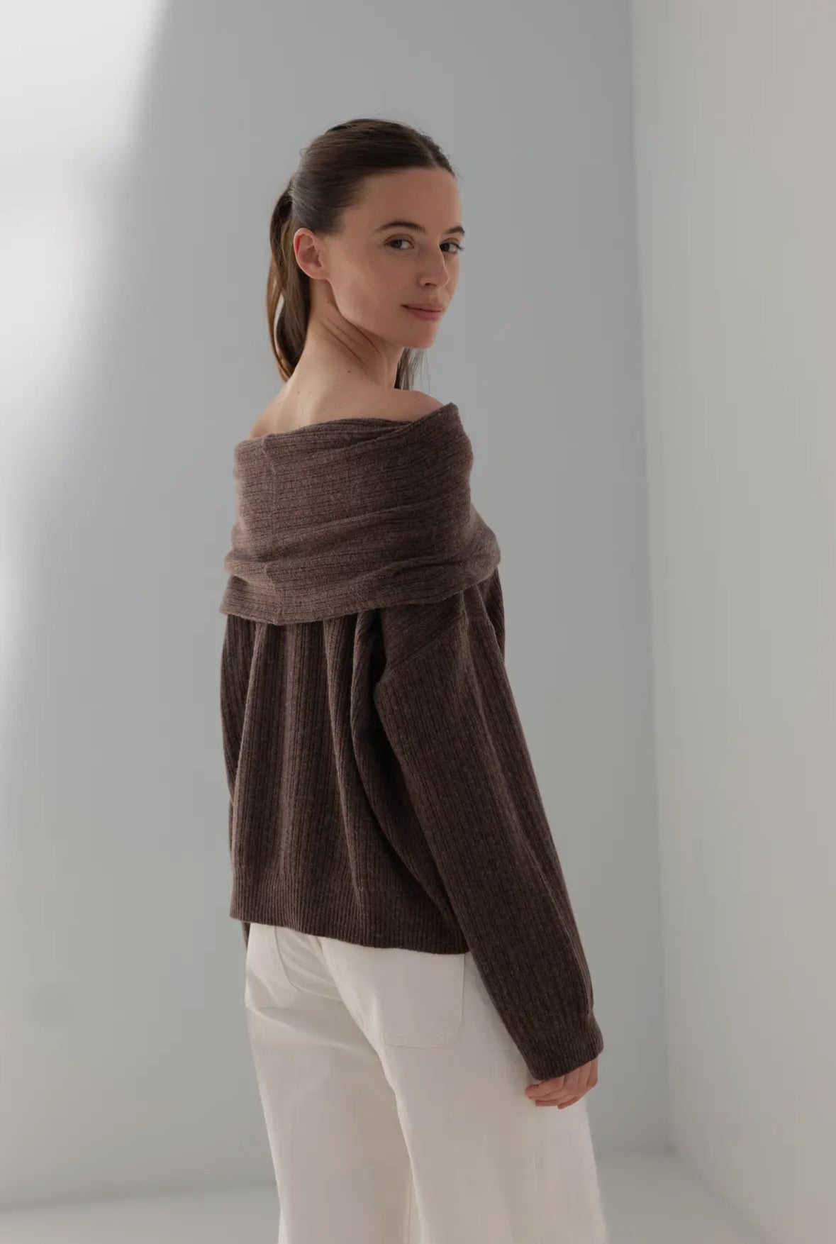 Tröja Dahlia | Elegant off-shoulder-stickad tröja
