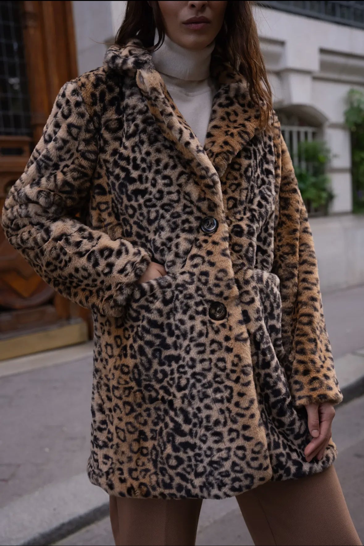 Leopardmönstrad kappa i fuskpäls