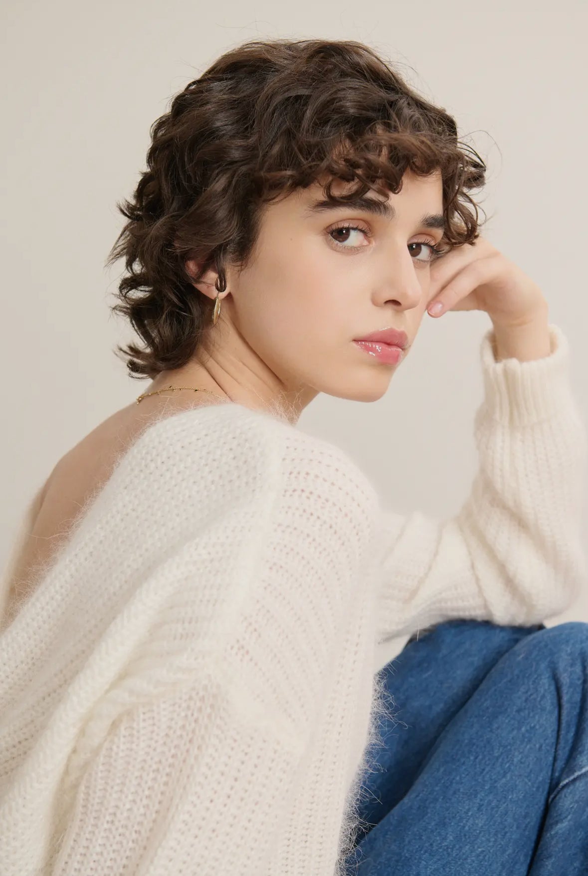 Pull tricoté à manches longues blanc façon mohair