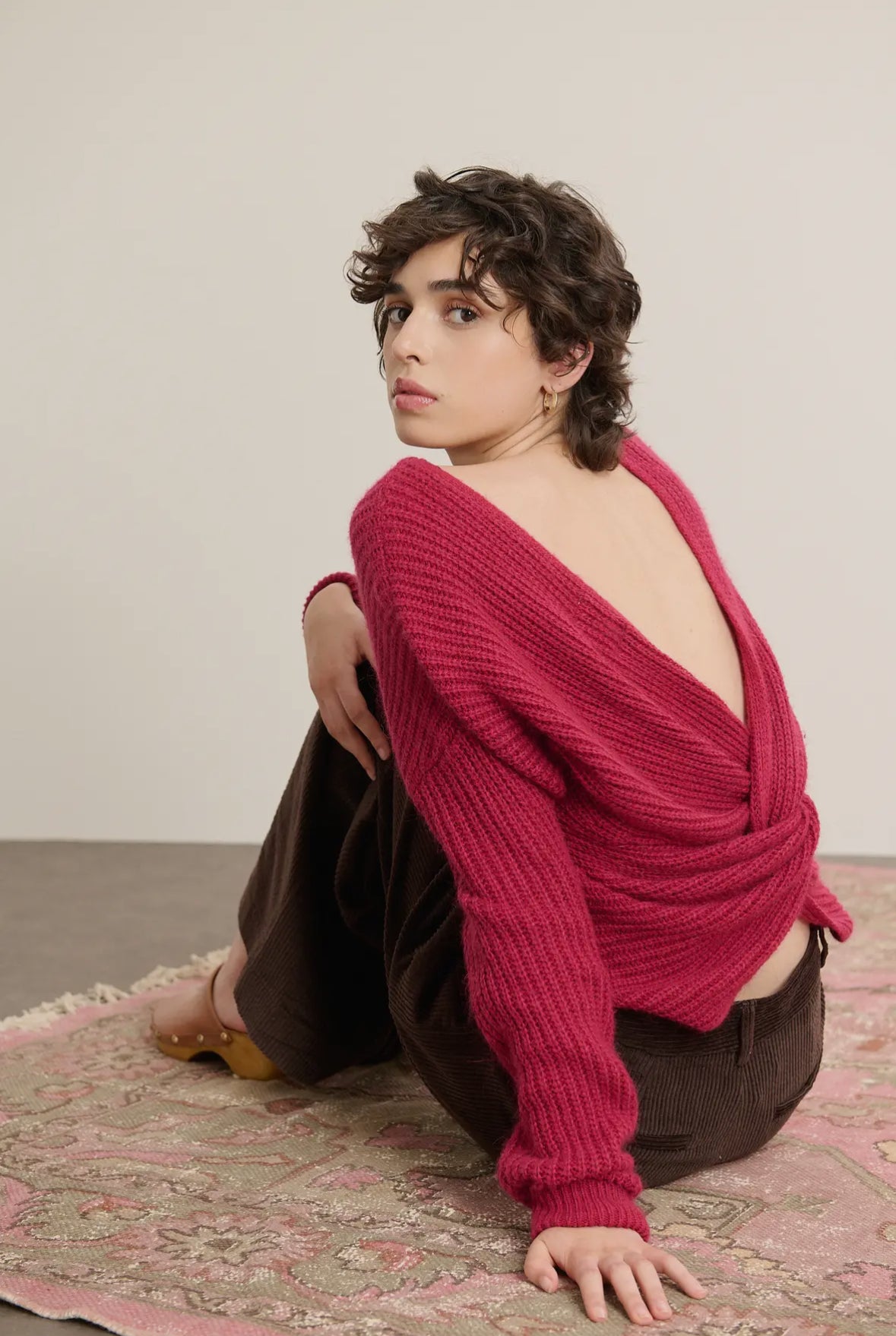 Mohair-Look Strickpullover mit offener Rückenpartie und Schleife