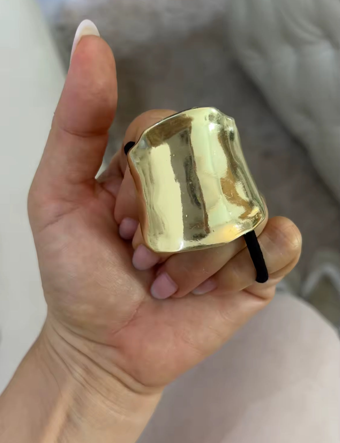 Hårsnodd Guld | Hamrad Halvmåneformad Metalldetalj