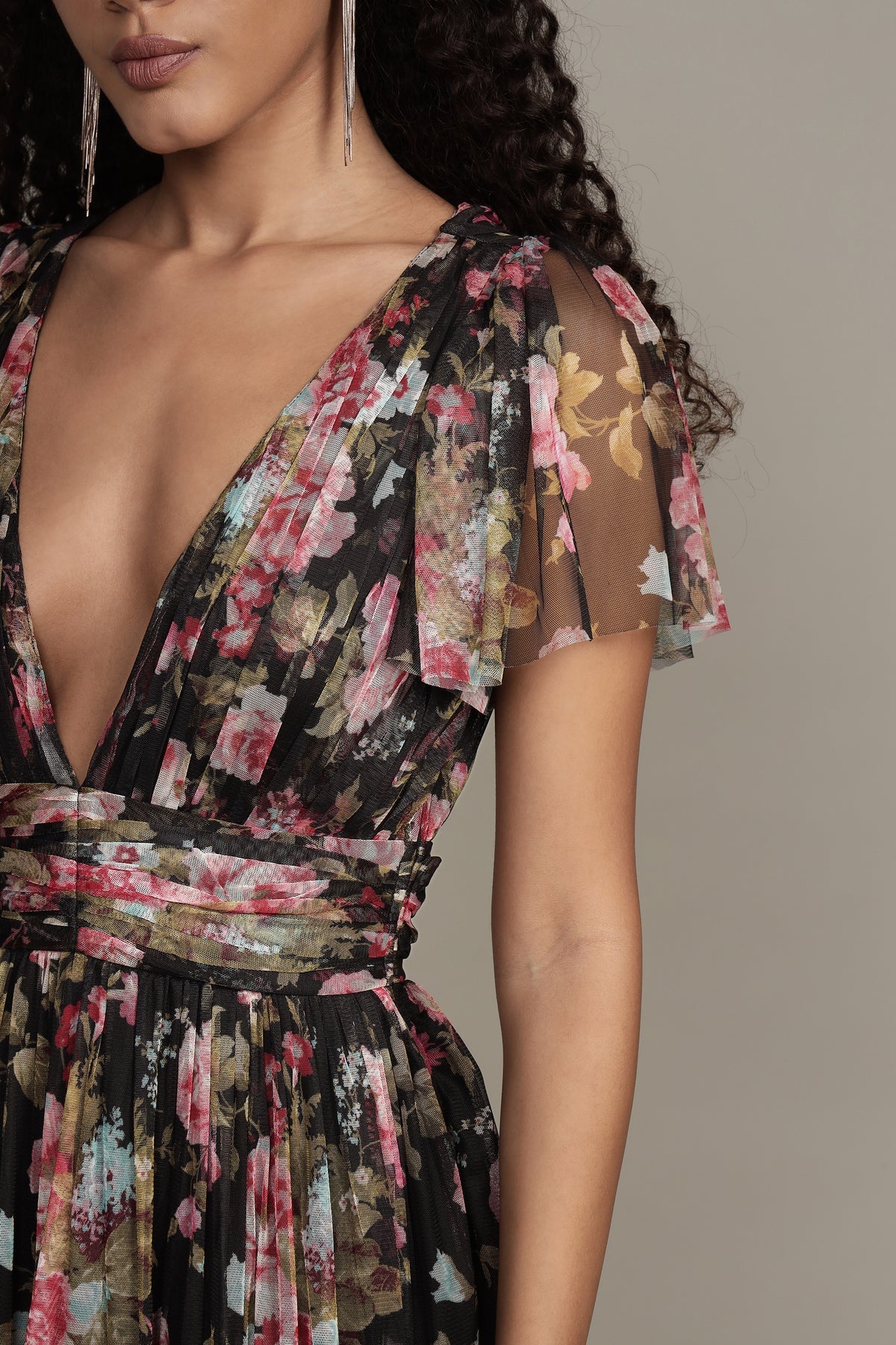 Lace & Beads – Madison Schwarzes Midikleid aus floralem Tüll