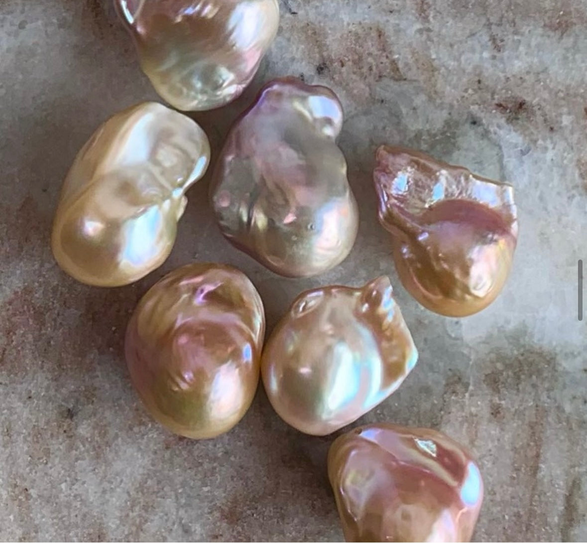 Bea Örhängen | Äkta Rosa Barockpärlor | Guldpläterad | Par