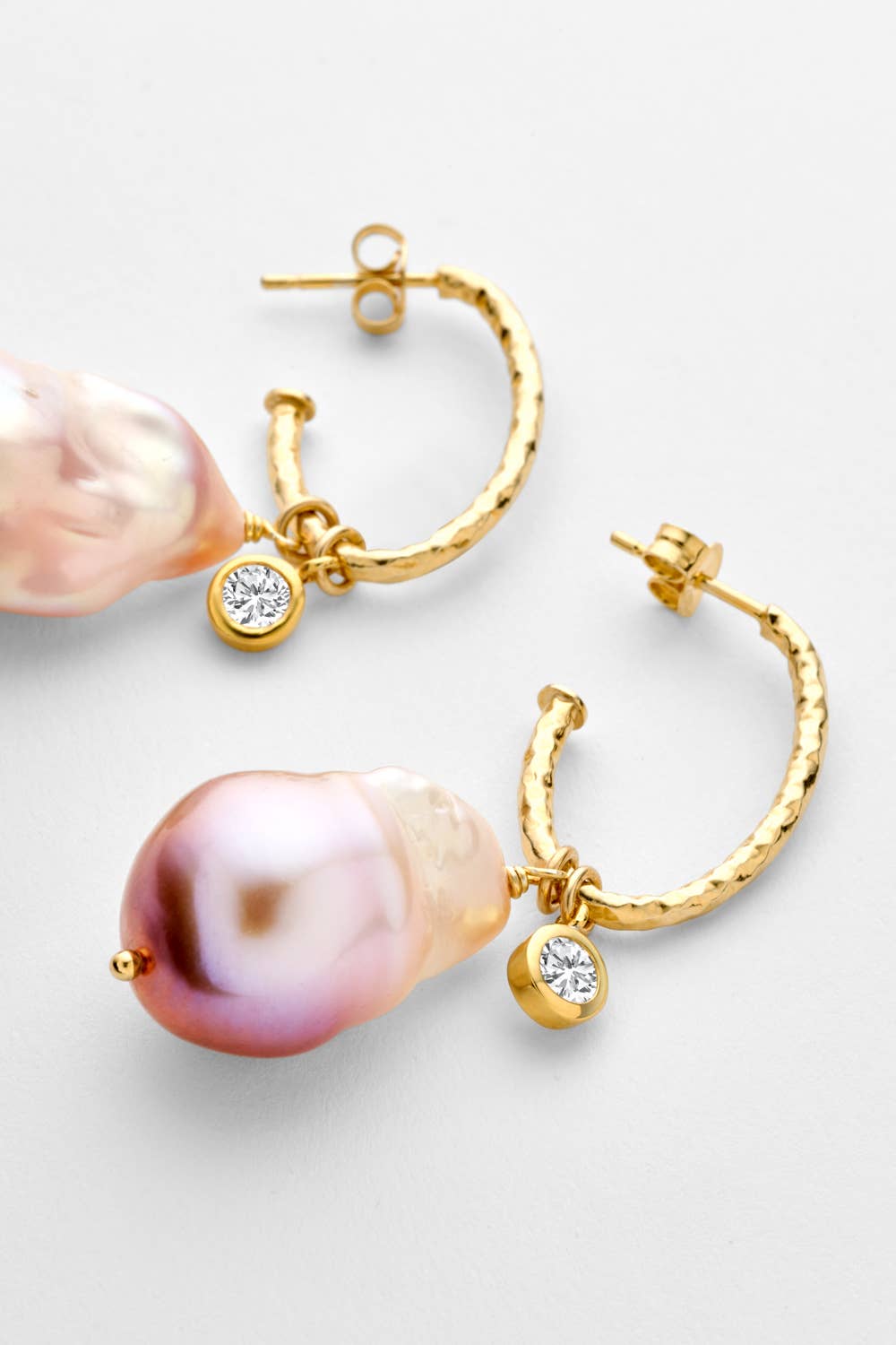 Elvira Earrings | Rosa barockpärlor & zirkoner | Guldpläterat 925 silver