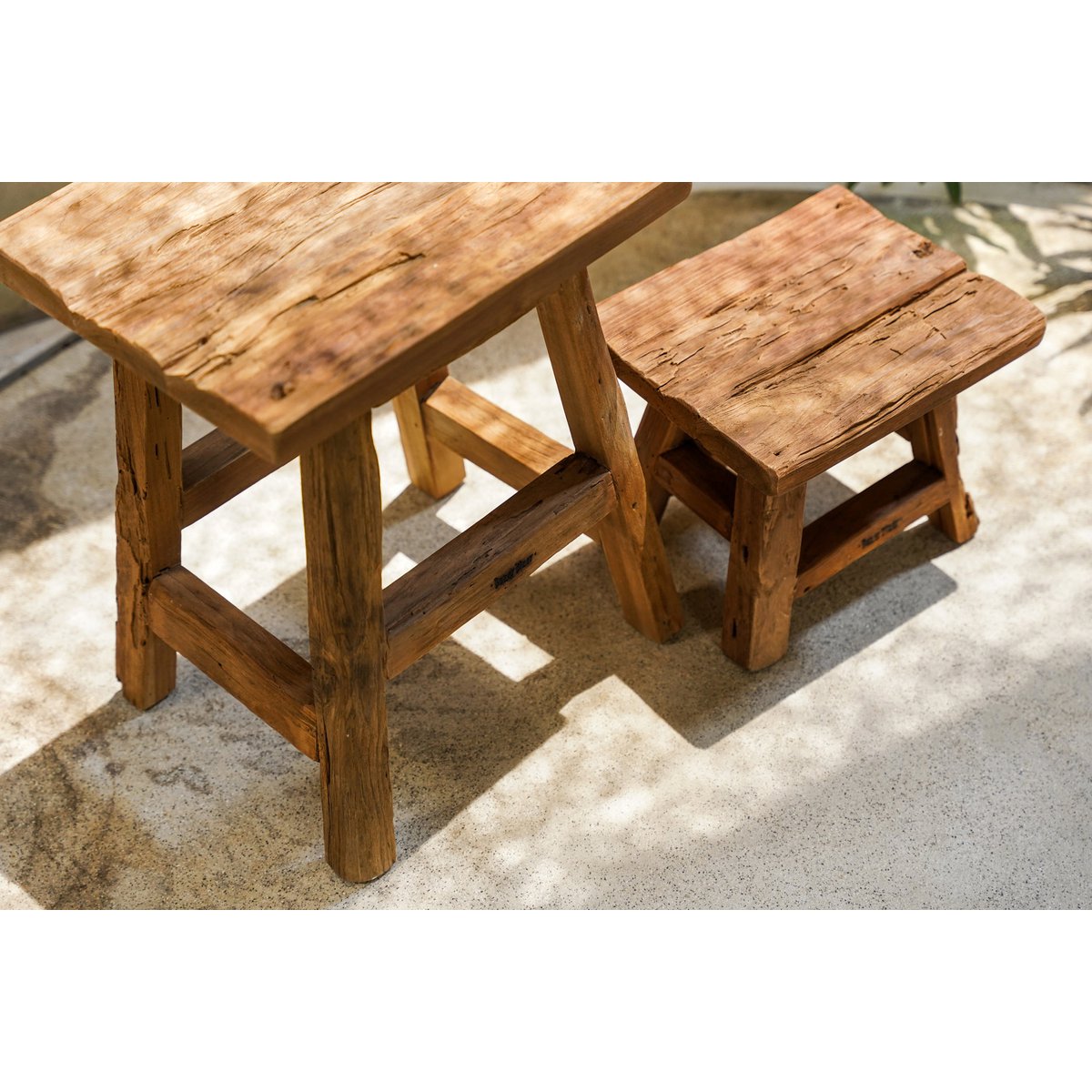 Yoke Hocker – handgefertigter Hocker aus recyceltem Teakholz