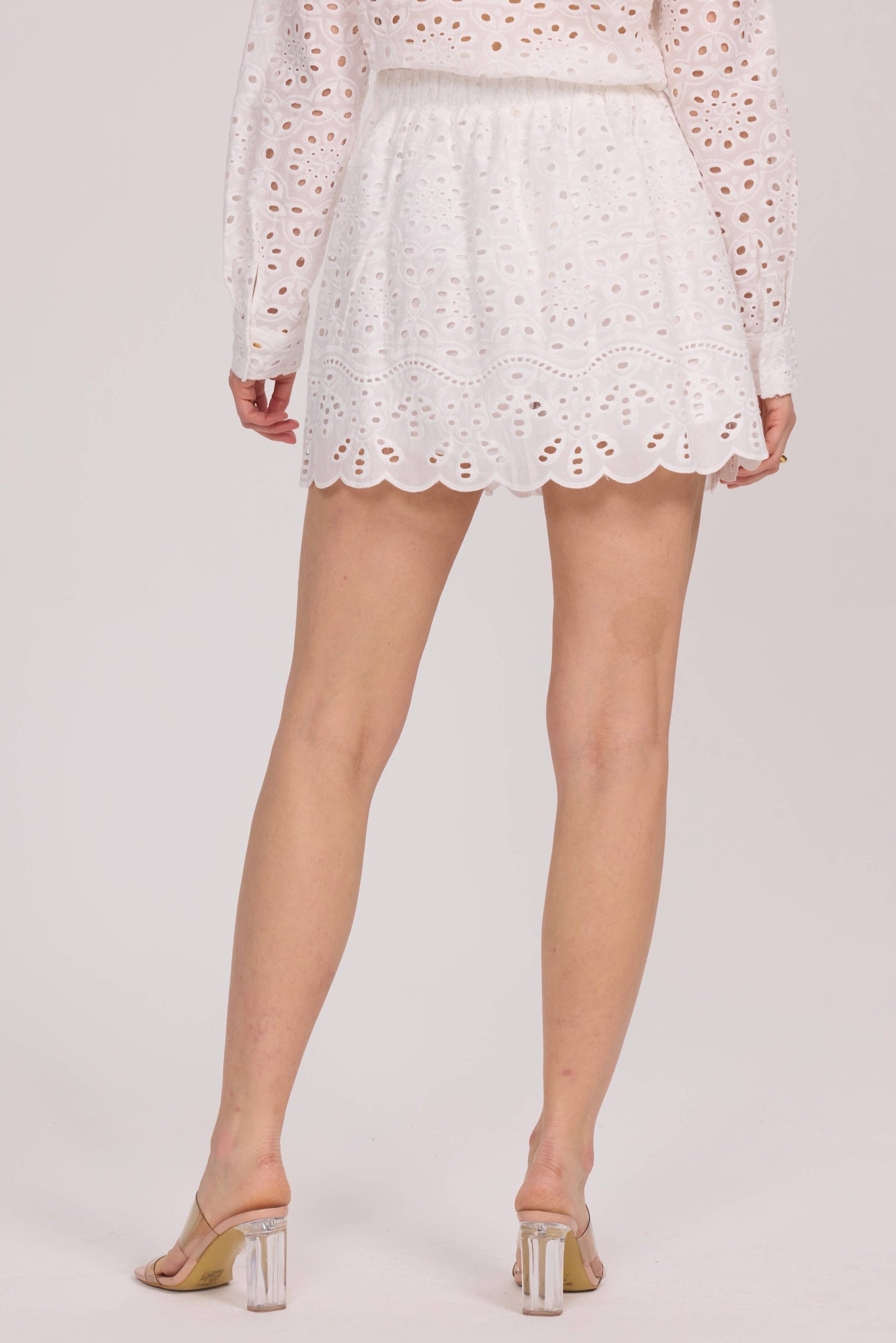 Kort kjol med spetsdetaljer – 100 % bomull