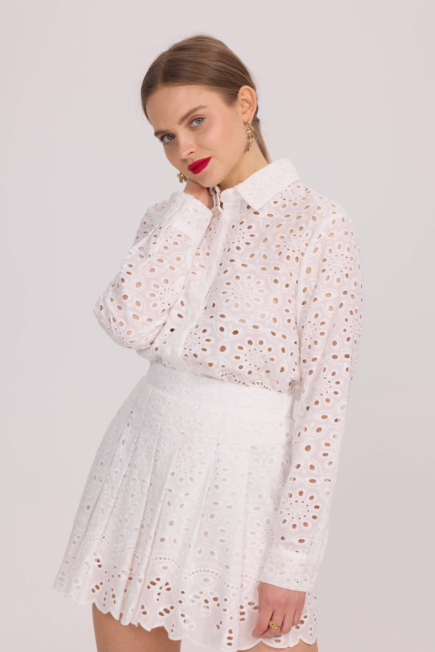 Blus med broderade detaljer – 100 % bomull