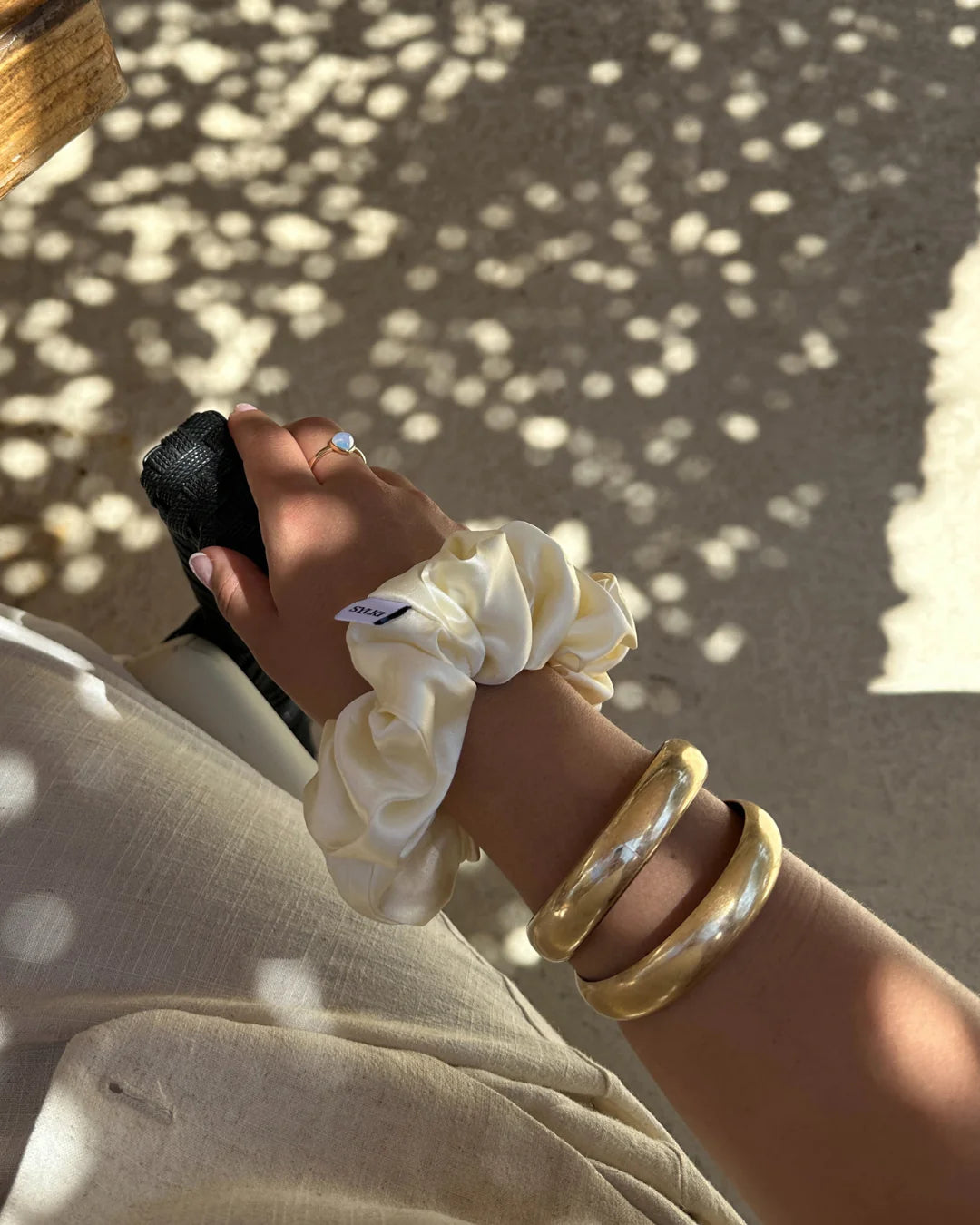 Vanillefarbenes Scrunchie aus reiner Seide