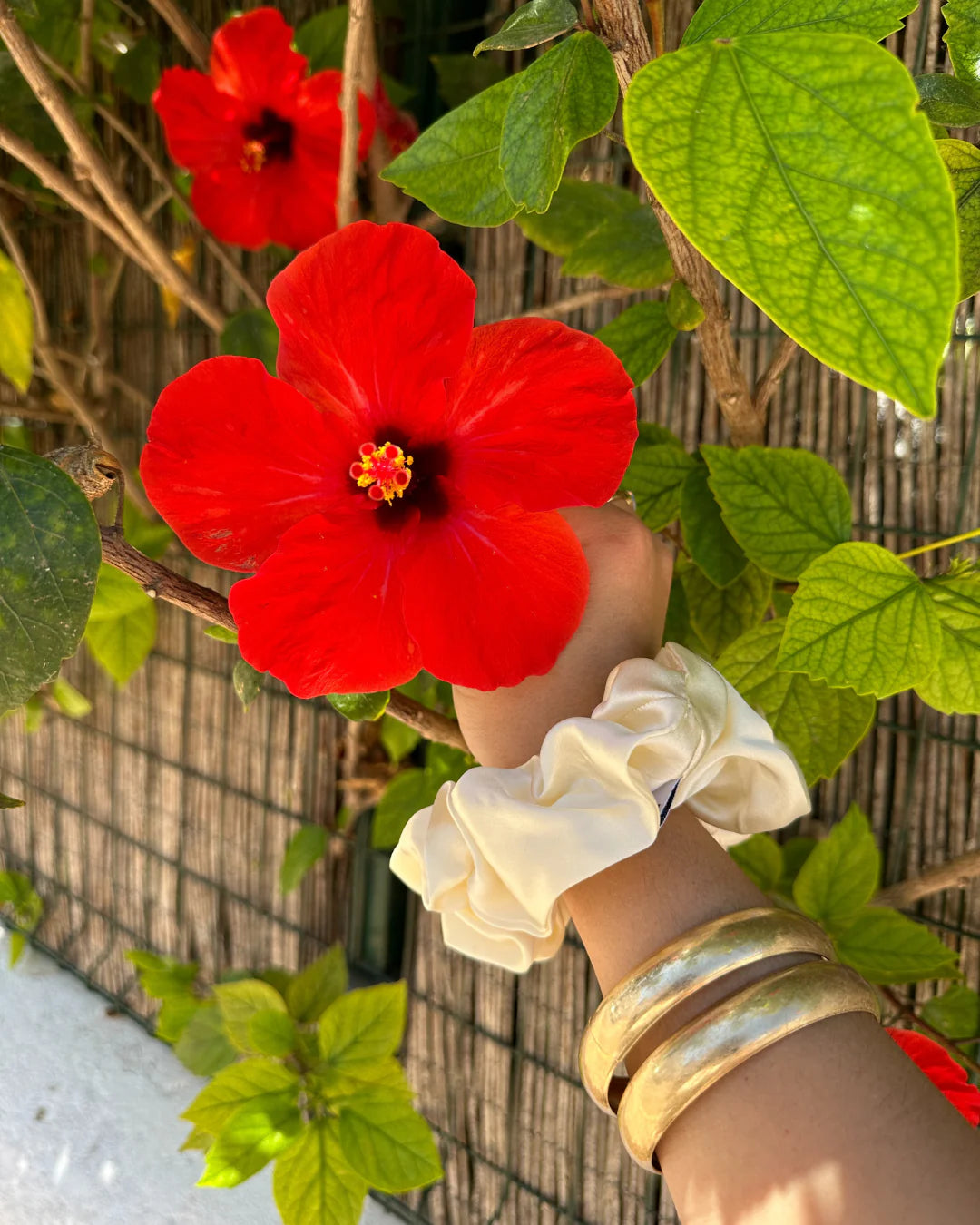 Vanillefarbenes Scrunchie aus reiner Seide