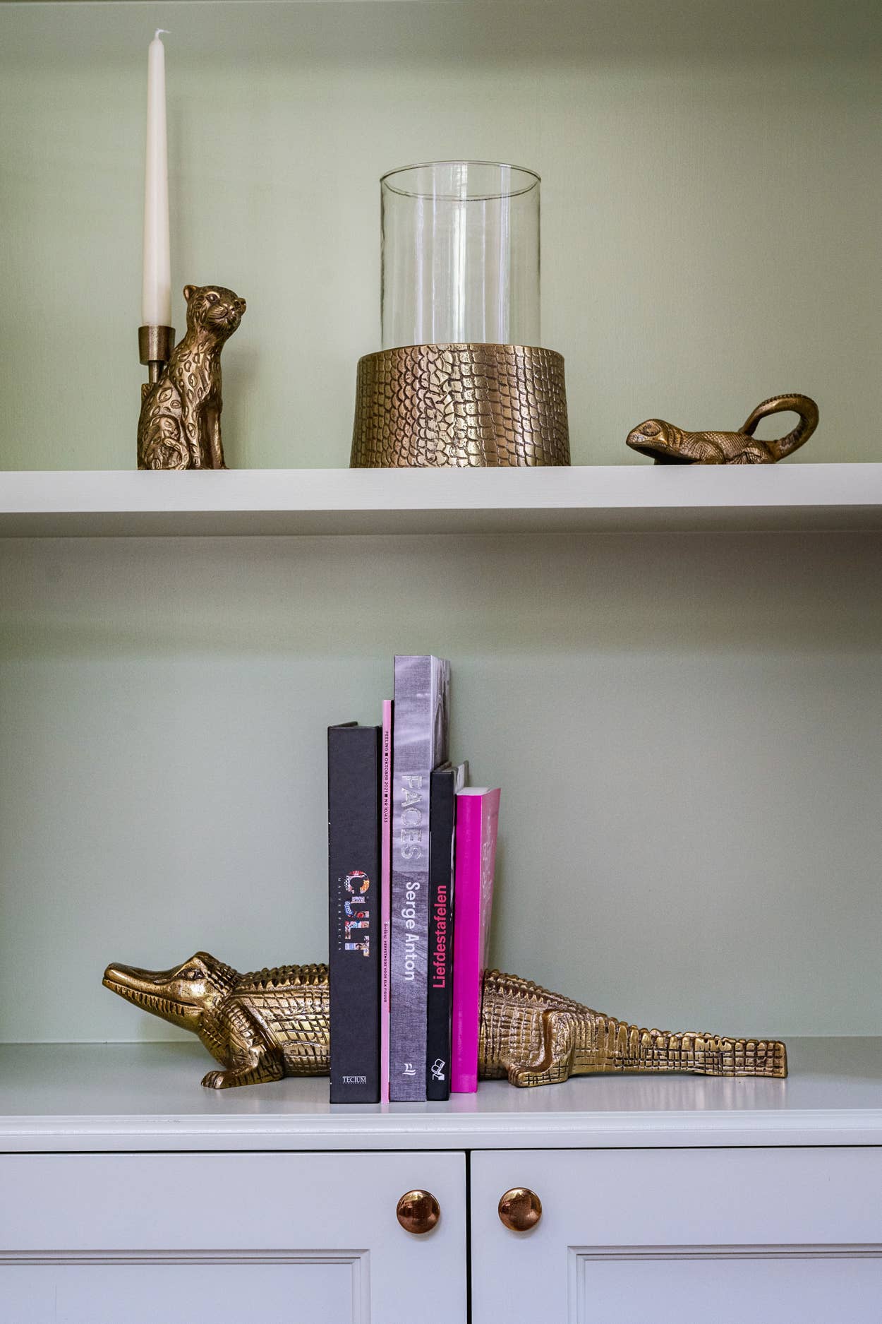 Bougeoir Croco en laiton avec verre (grand) | Bazar Bizar Living