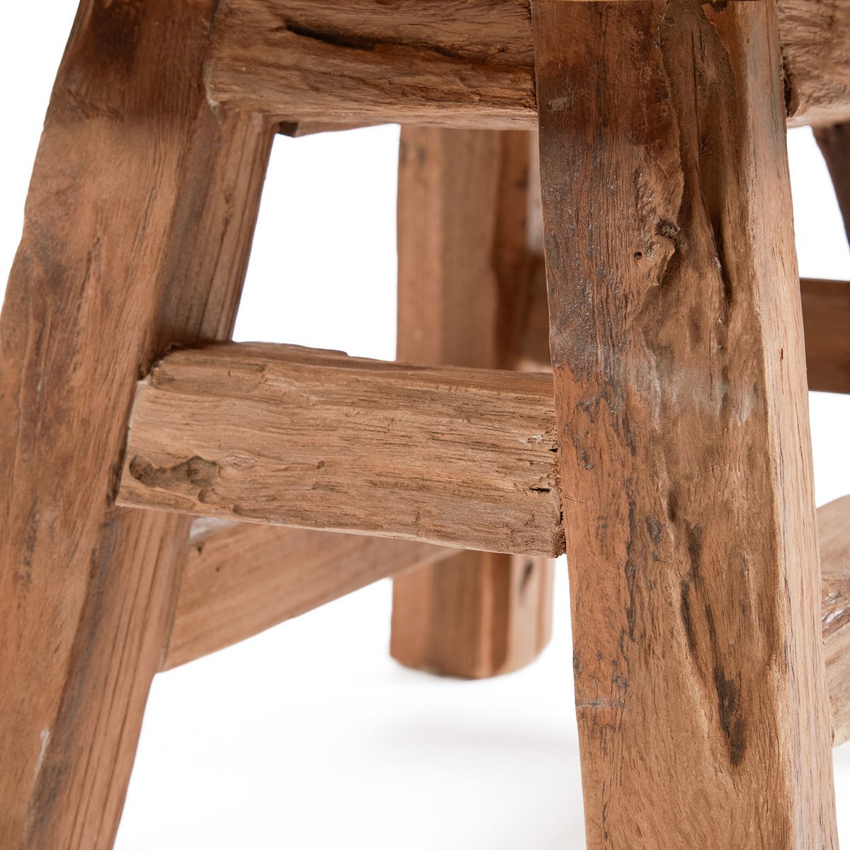 Yoke Hocker – handgefertigter Hocker aus recyceltem Teakholz